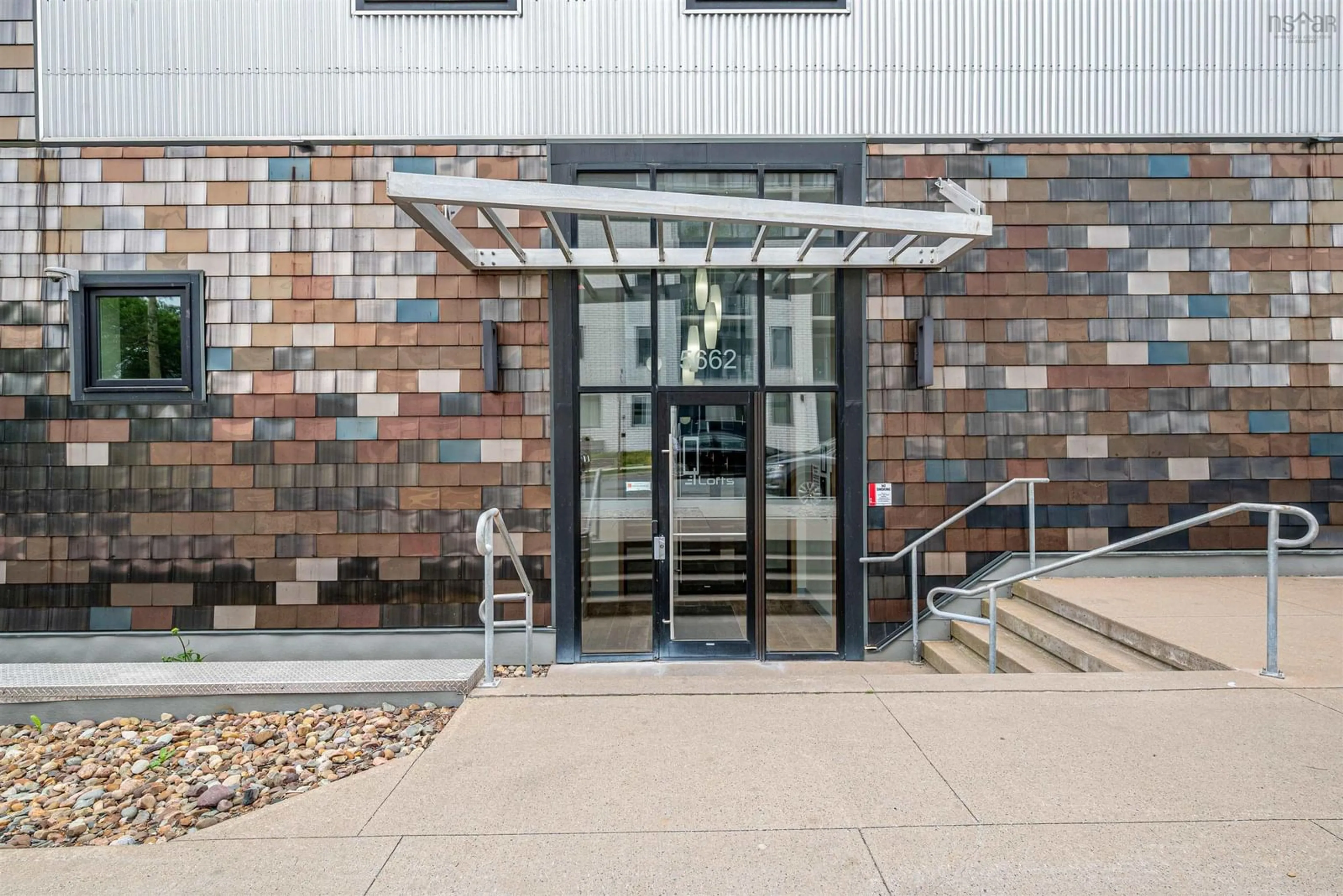 Indoor foyer for 5662 Roberts St #210, Halifax Nova Scotia B3K 0E3