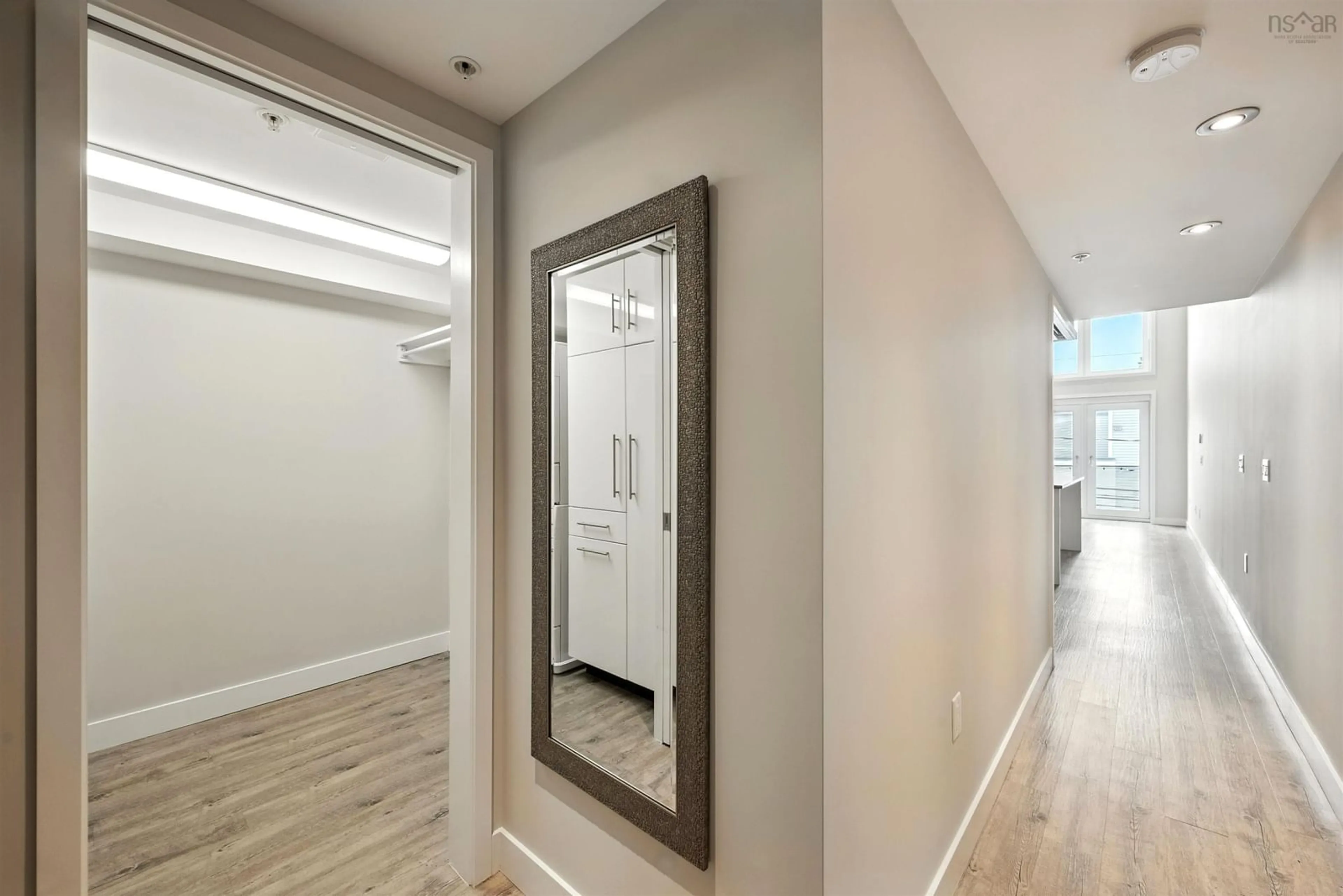 Indoor entryway for 5662 Roberts St #210, Halifax Nova Scotia B3K 0E3