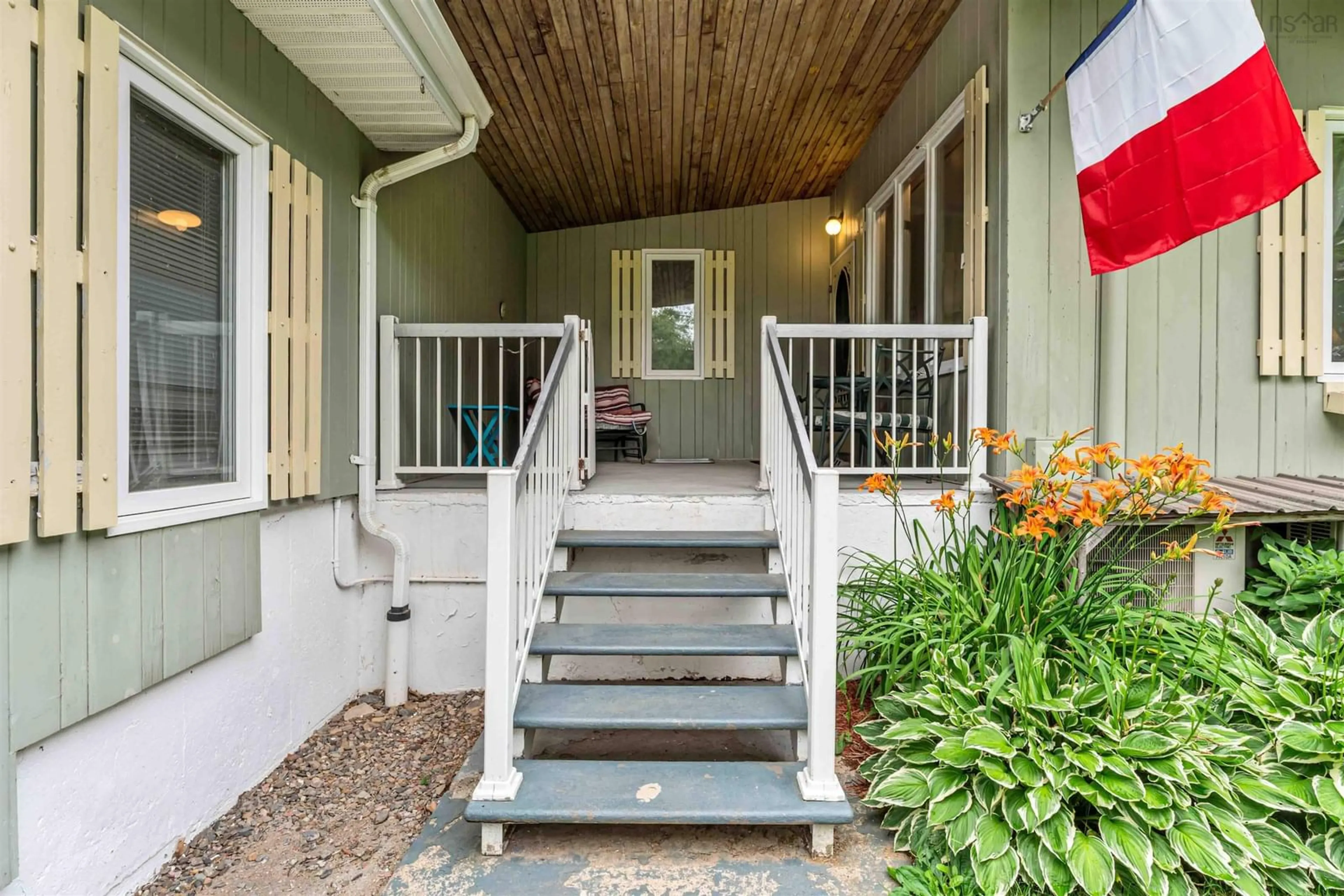 Indoor entryway for 166 Foster St, Berwick Nova Scotia B0P 1E0