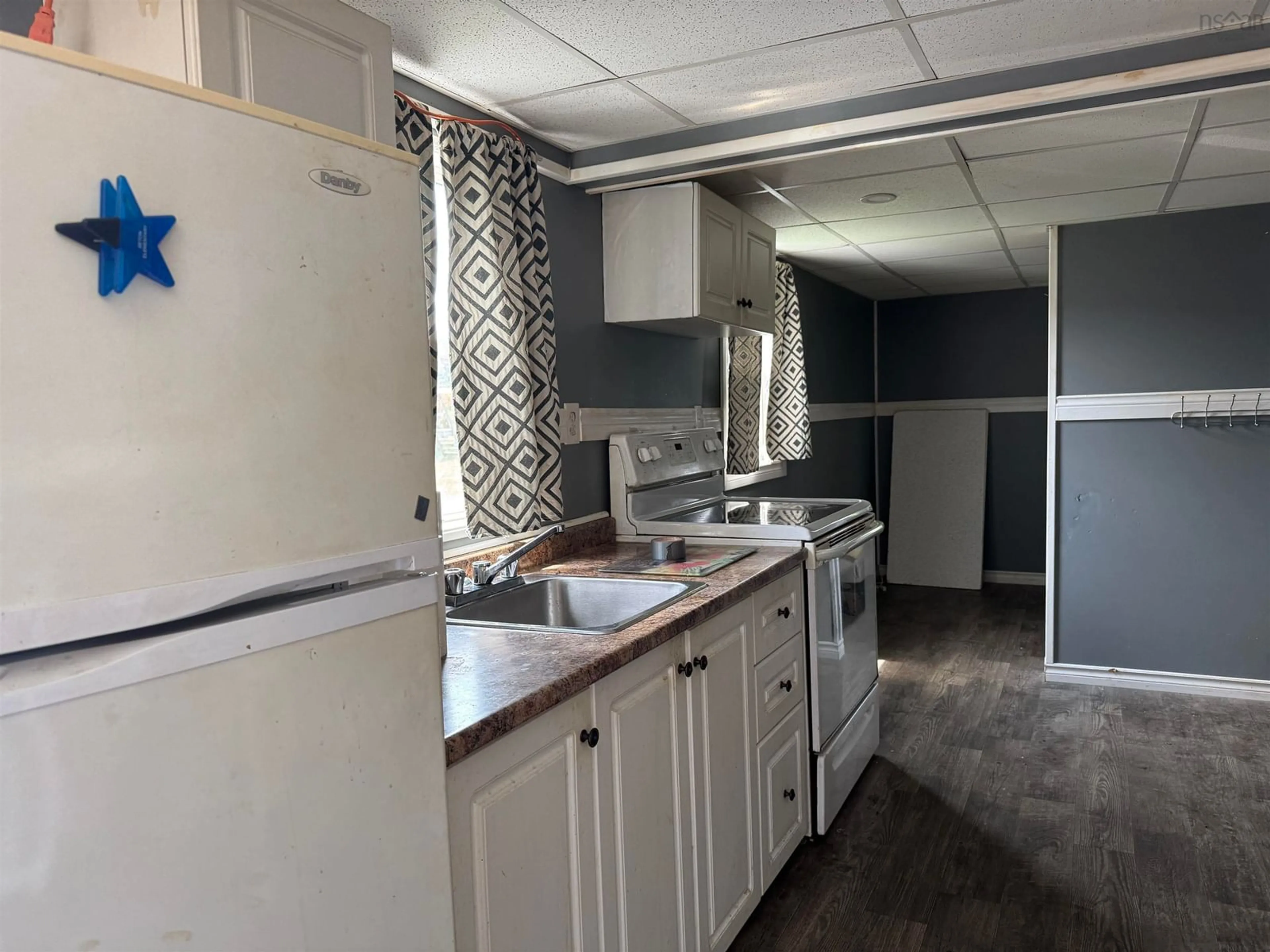 Standard kitchen, unknown for 459 Atlantic St, Sydney Mines Nova Scotia B1V 2Y4