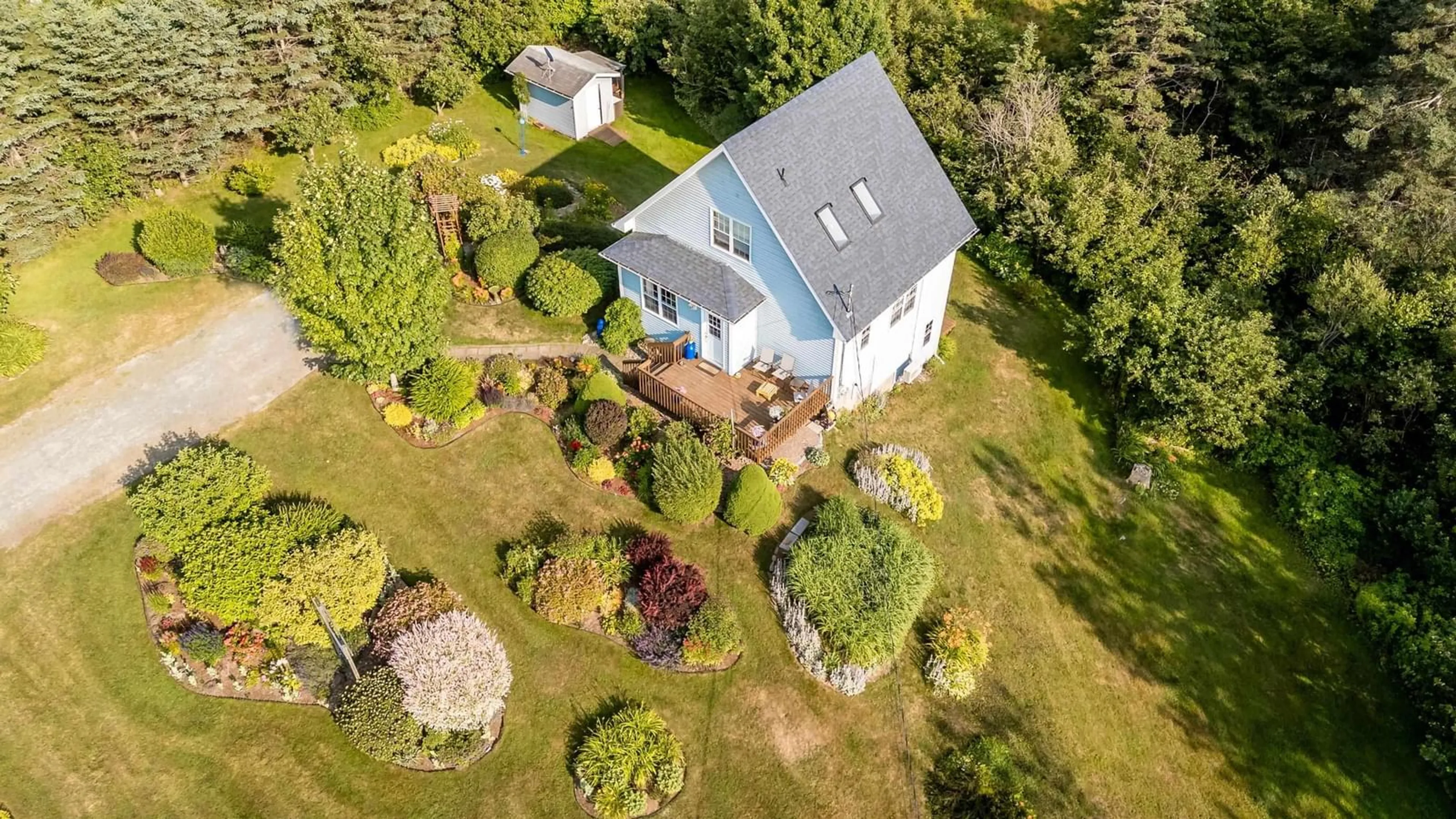 A pic from outside/outdoor area/front of a property/back of a property/a pic from drone, unknown for 40 Wall St, Canada Creek Nova Scotia B0P 1V0