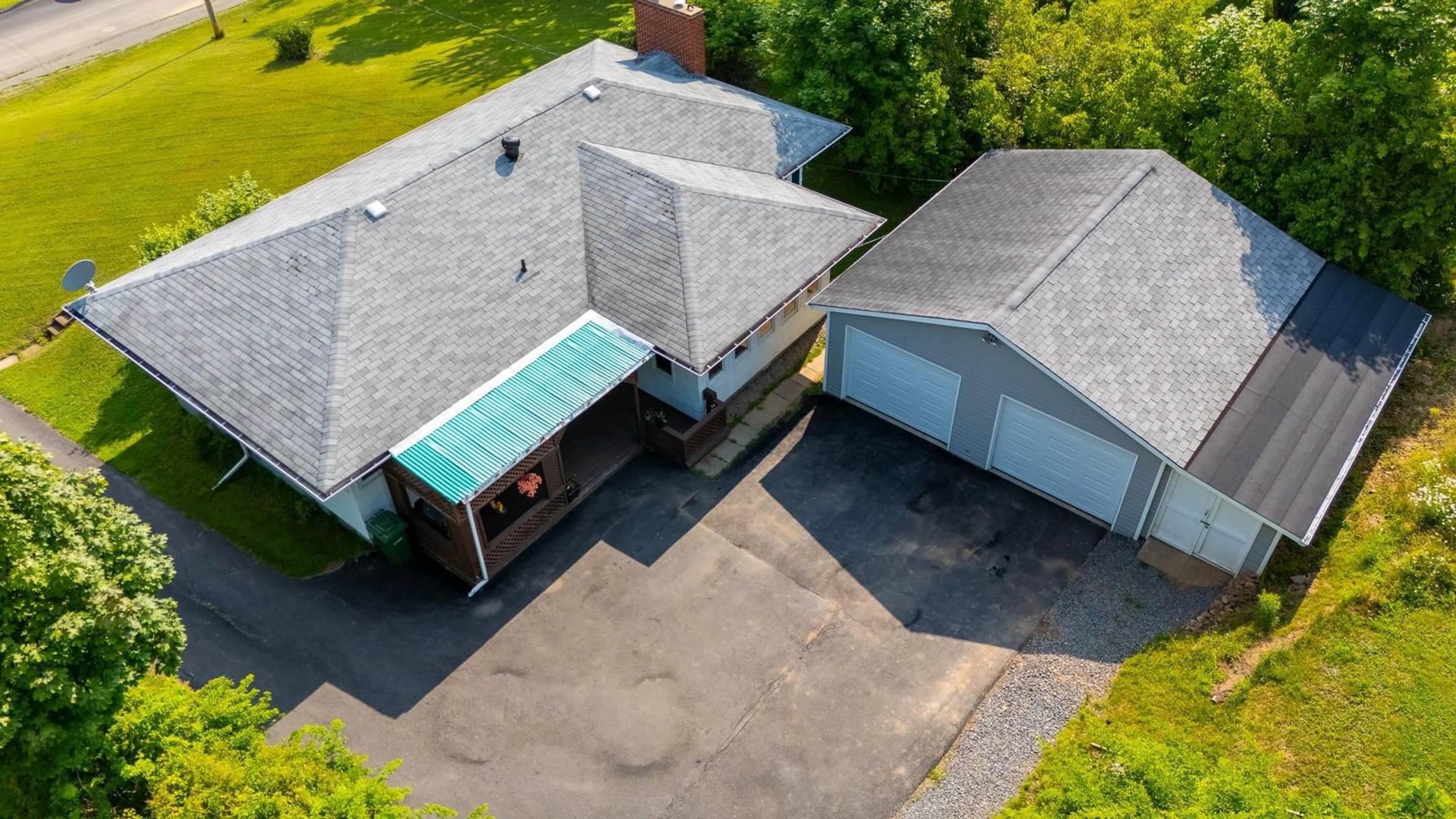 A pic from outside/outdoor area/front of a property/back of a property/a pic from drone, building for 21 Maple Ave, Hantsport Nova Scotia B0P 1P0