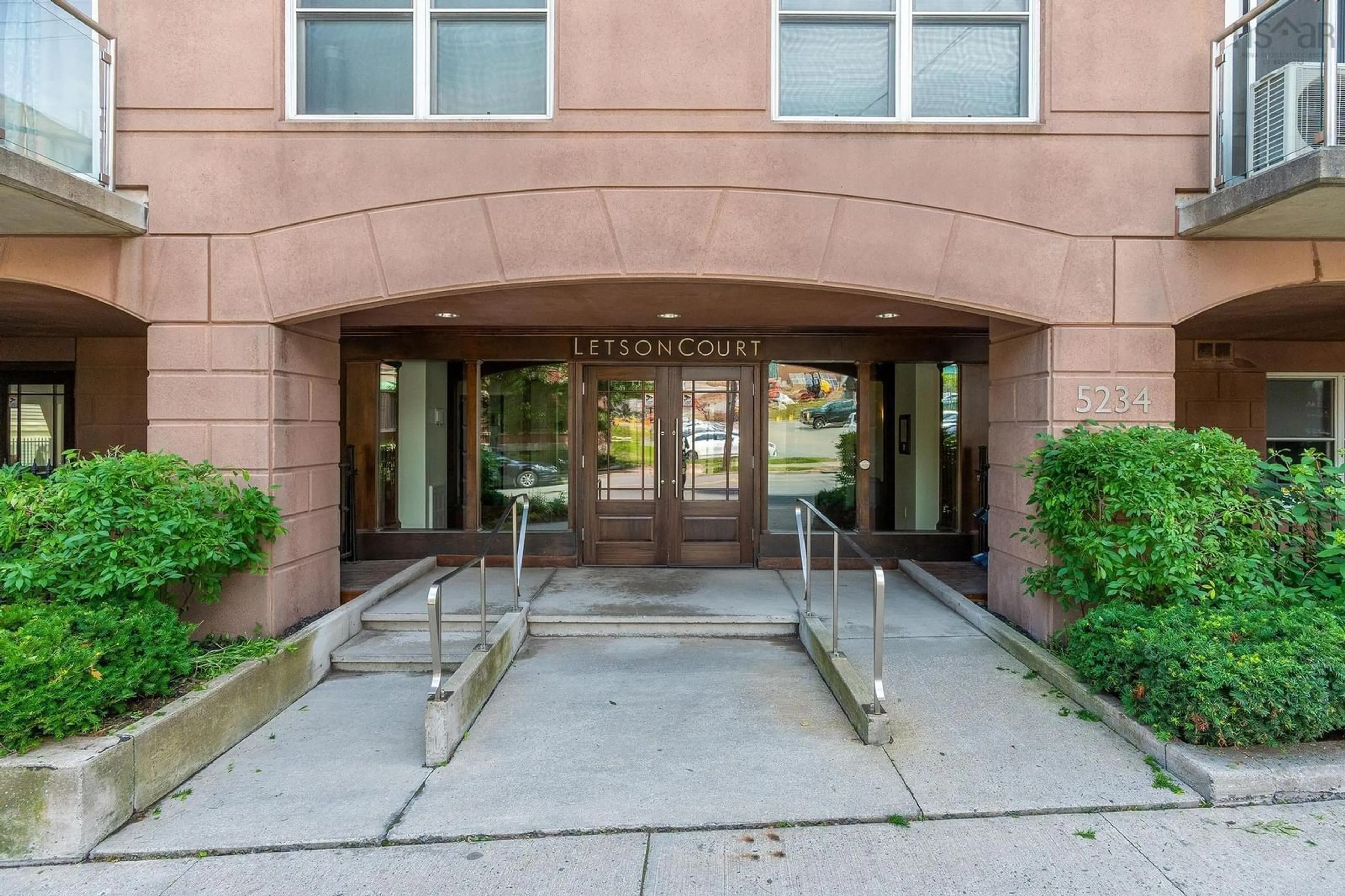 Indoor foyer for 405- 5234 Morris St, Halifax Nova Scotia B3J 0A3