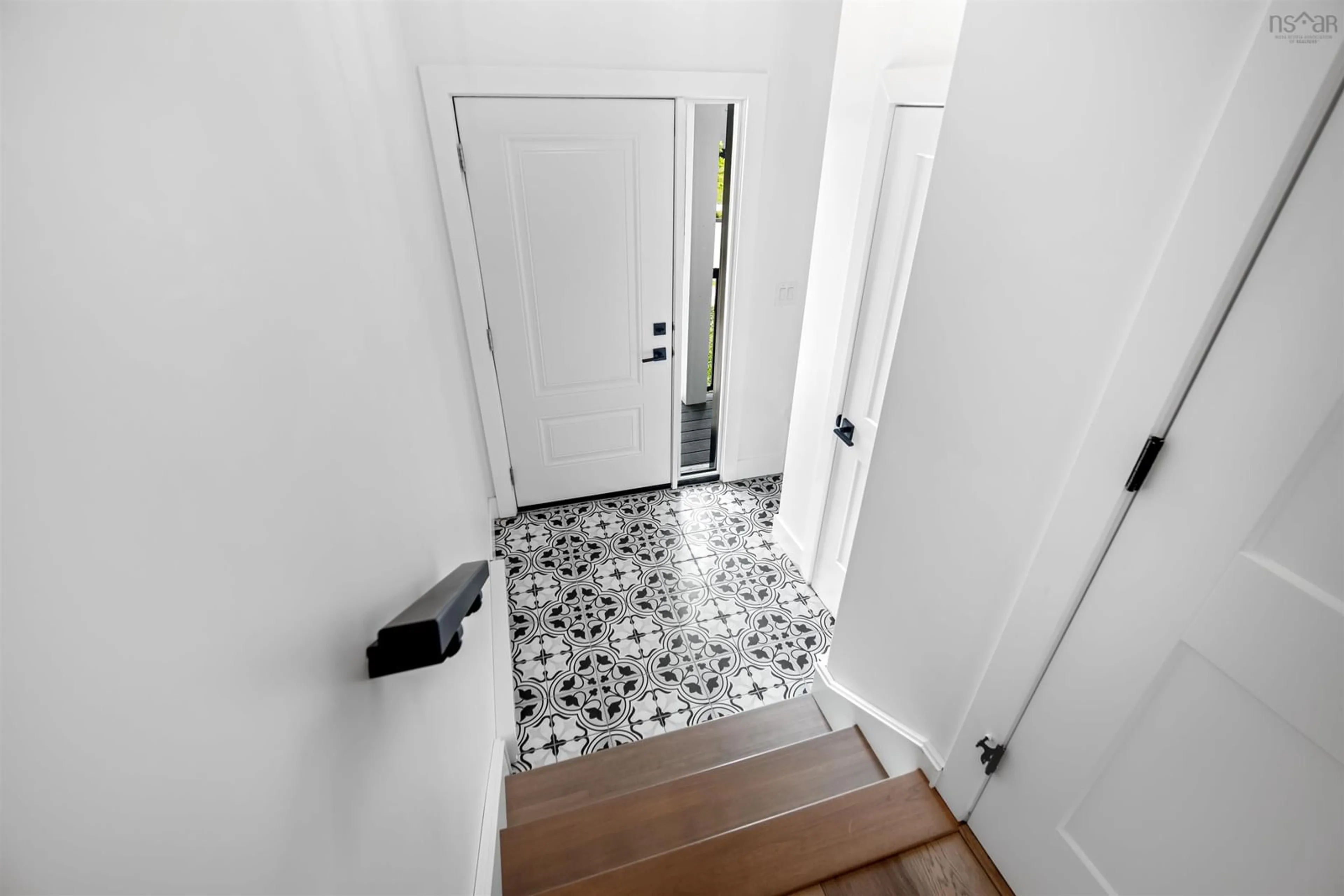 Indoor entryway for 595 Cowie Hill Rd, Halifax Nova Scotia B3N 0E1