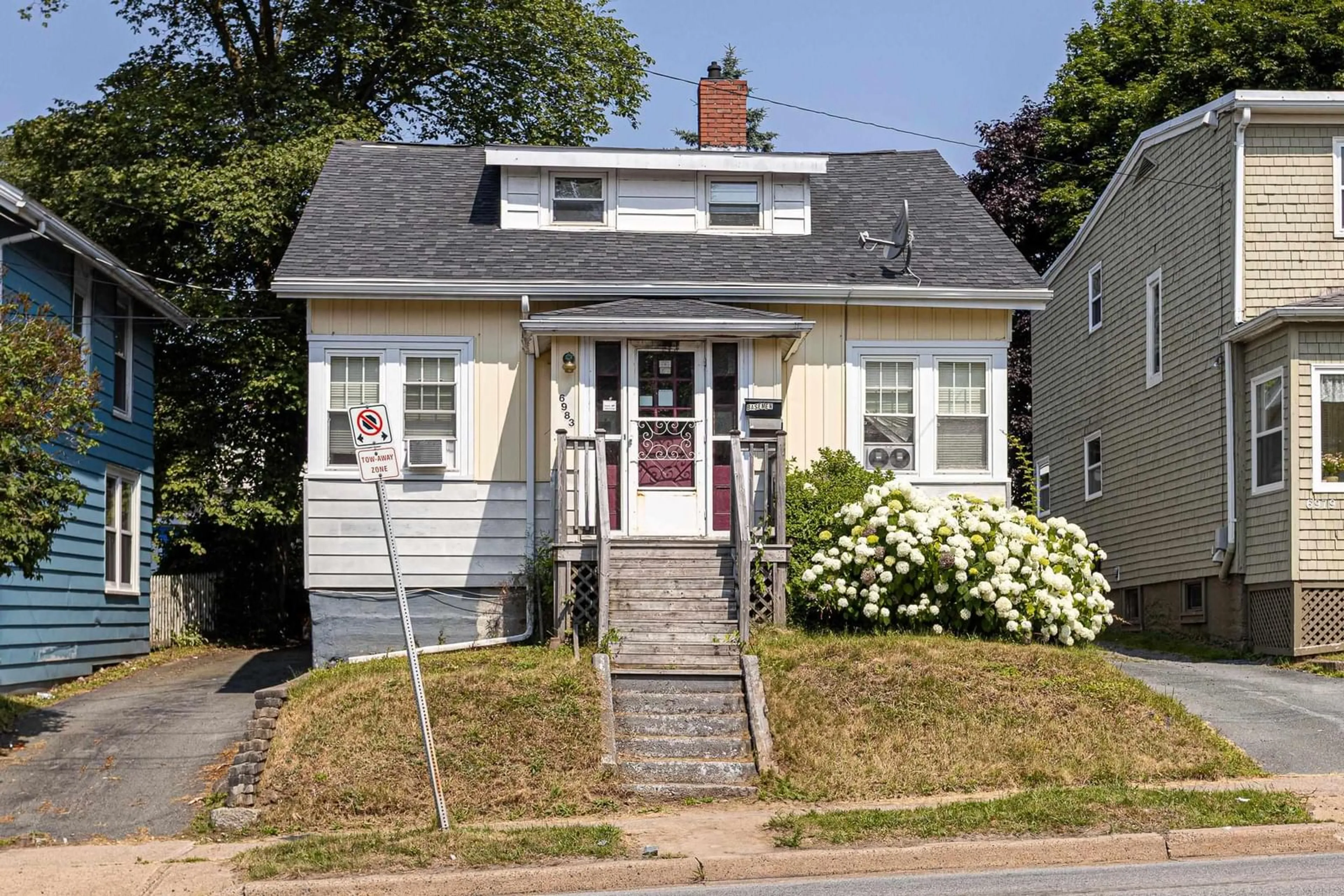 Home with vinyl exterior material, street for 6983 Chebucto Rd, Halifax Nova Scotia B3L 1M6
