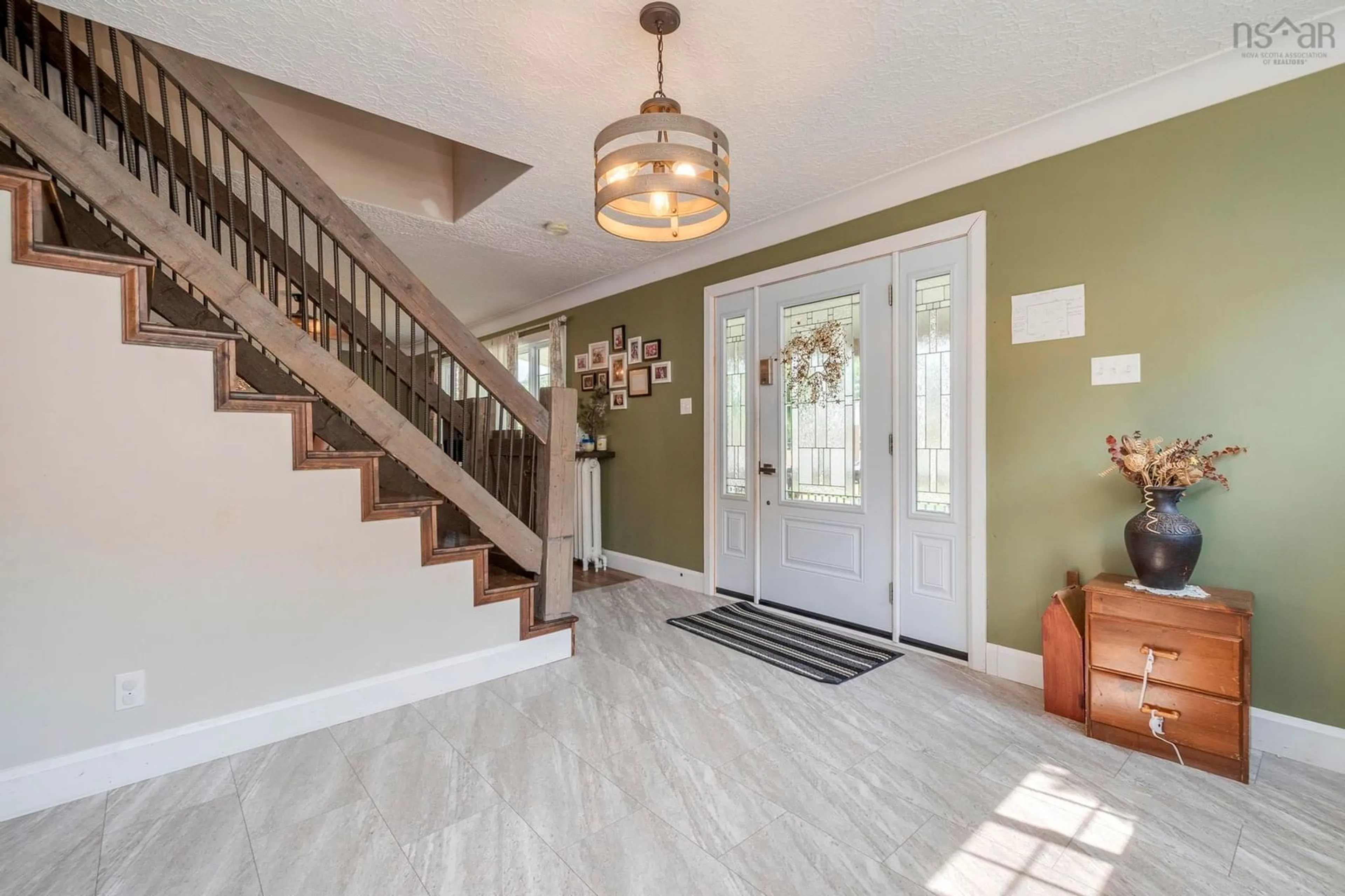 Indoor entryway for 51 Weir Ave, Stellarton Nova Scotia B0K 1S0