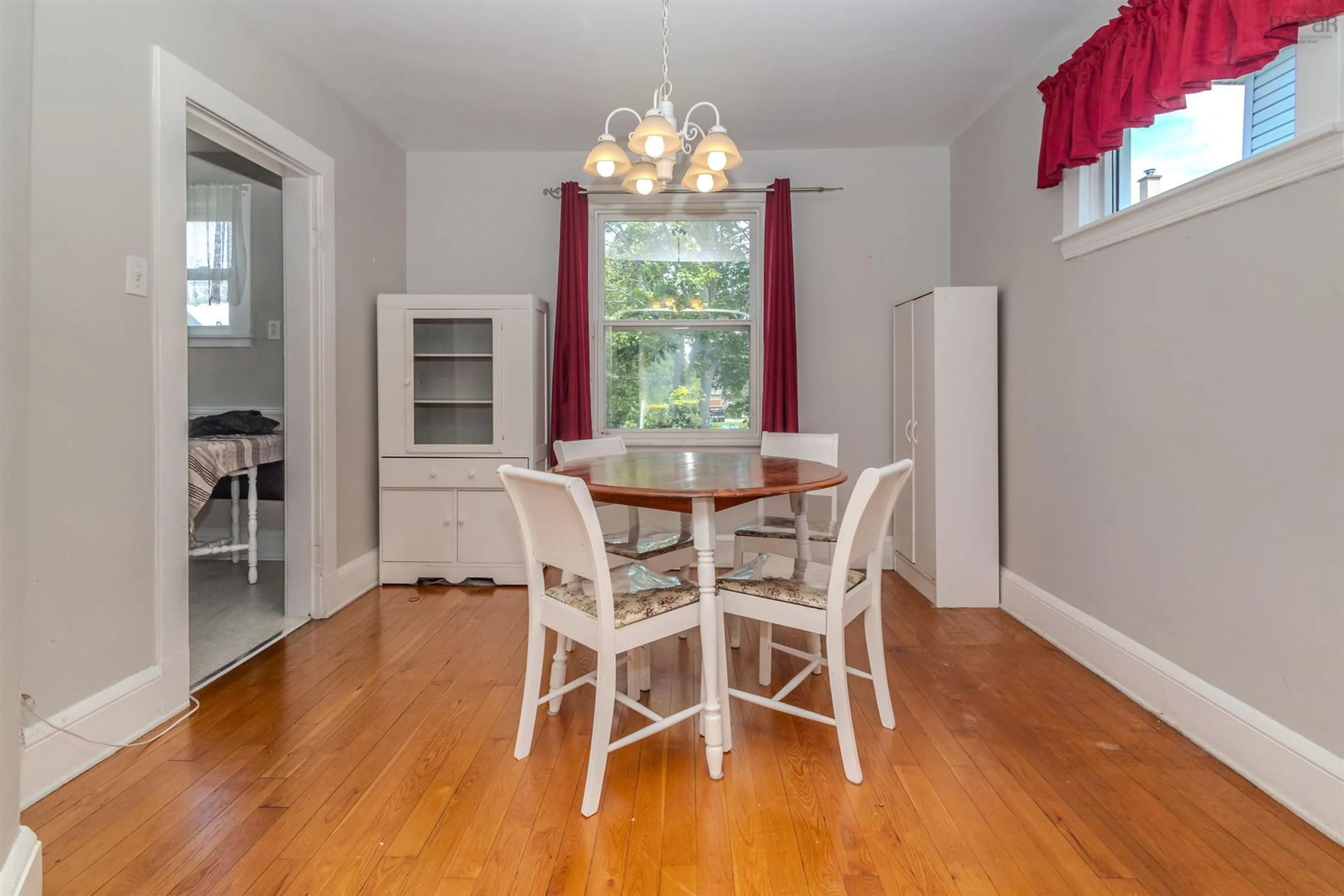 Dining room, wood/laminate floor for 417 Chestnut Dr, Sydney Nova Scotia B1P 4Z1
