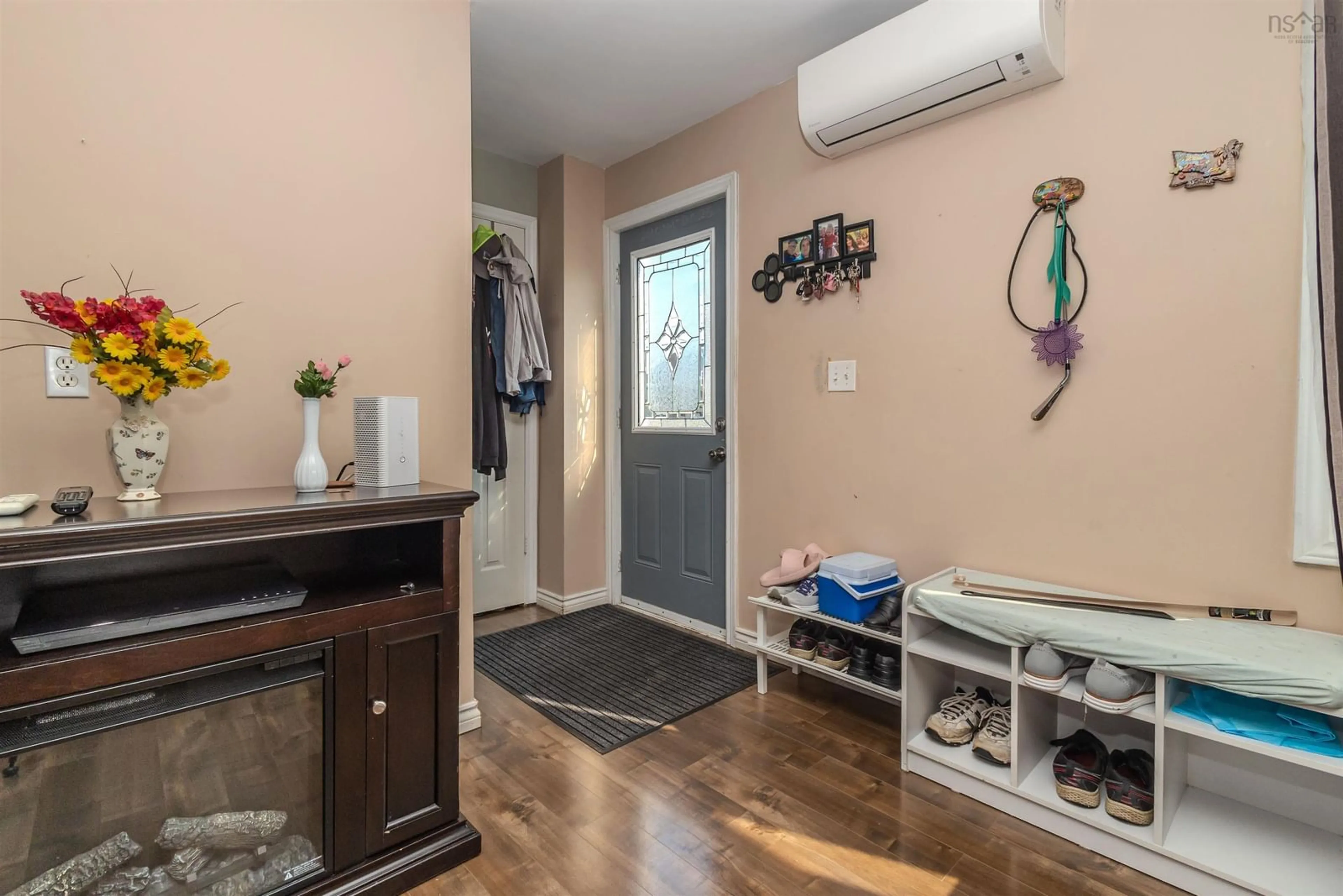 Indoor entryway for 22 East St, Donkin Nova Scotia B1A 6P6