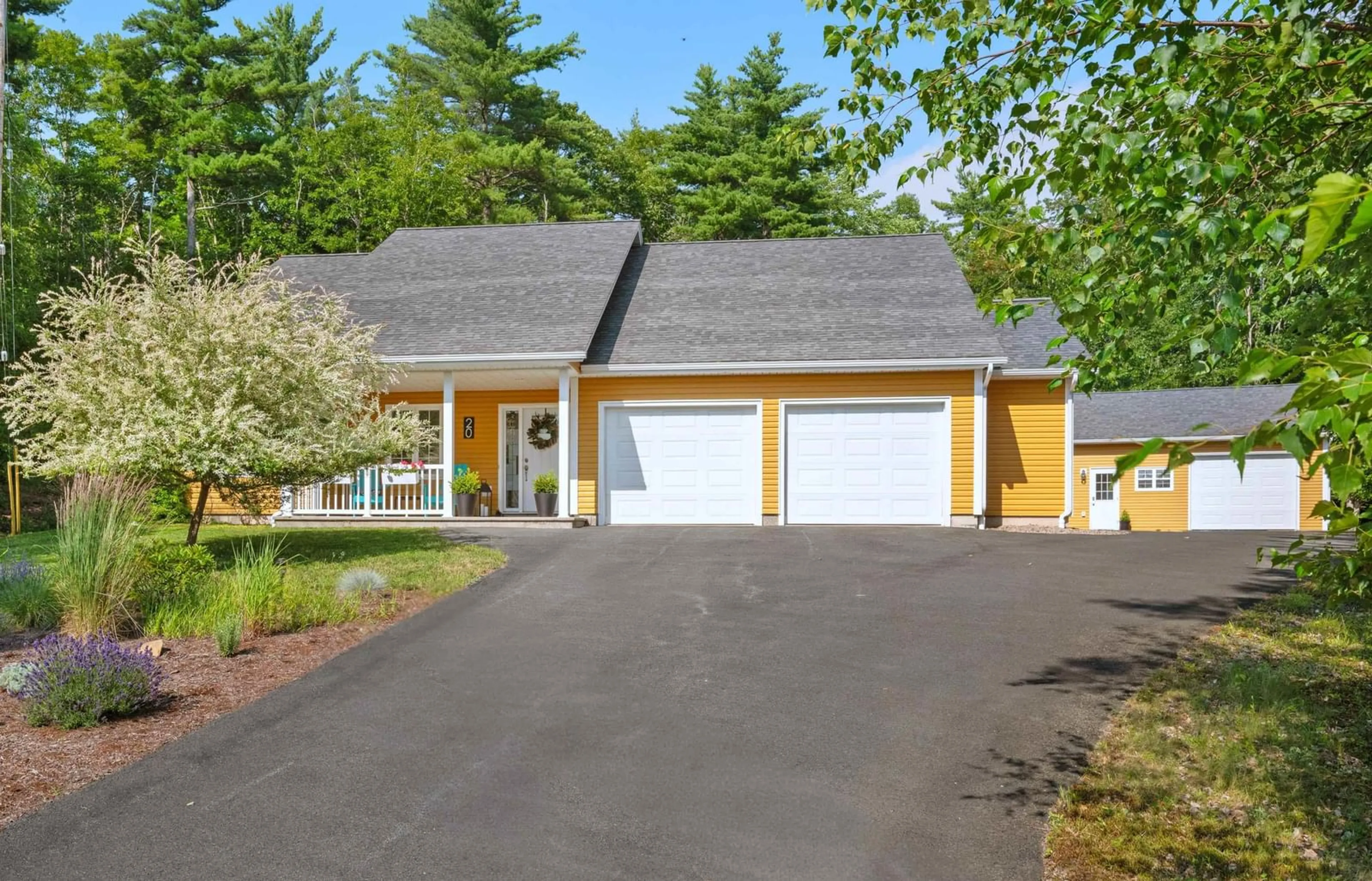 Indoor garage for 20 Camden Crt, Bridgewater Nova Scotia B4V 8W5