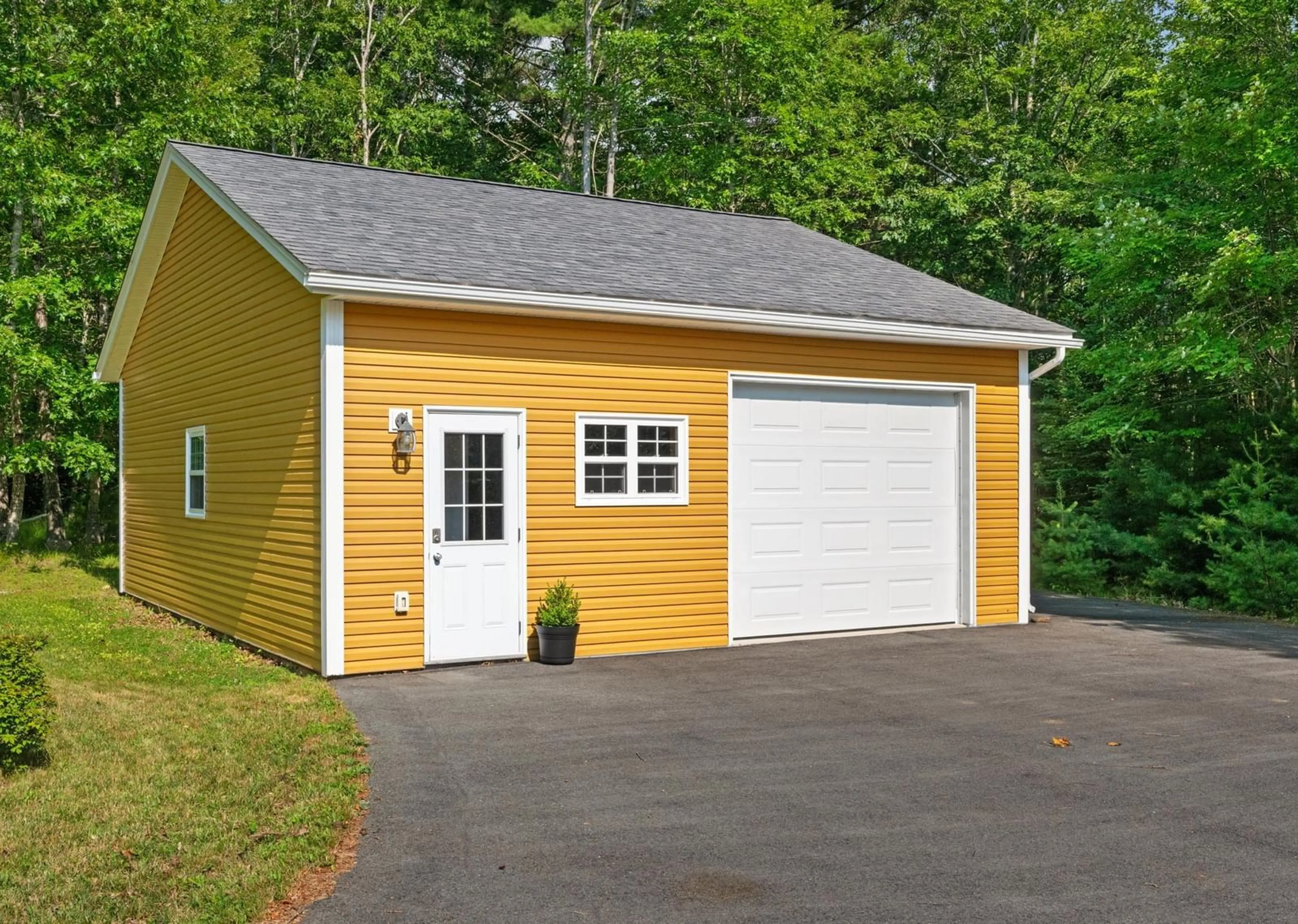 Indoor garage for 20 Camden Crt, Bridgewater Nova Scotia B4V 8W5