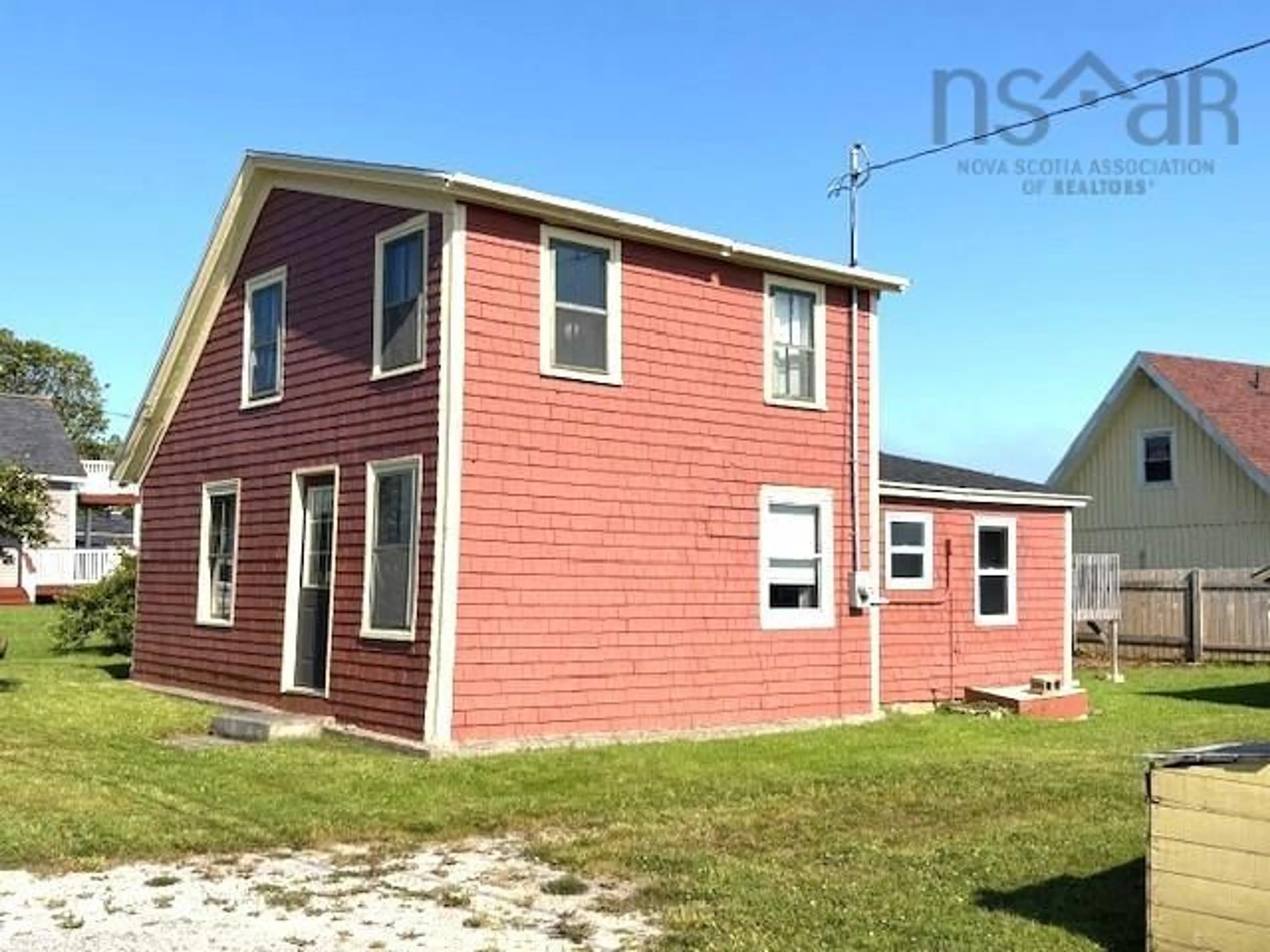 Home with vinyl exterior material, building for 17 Locke St, Lockeport Nova Scotia B0T 1L0