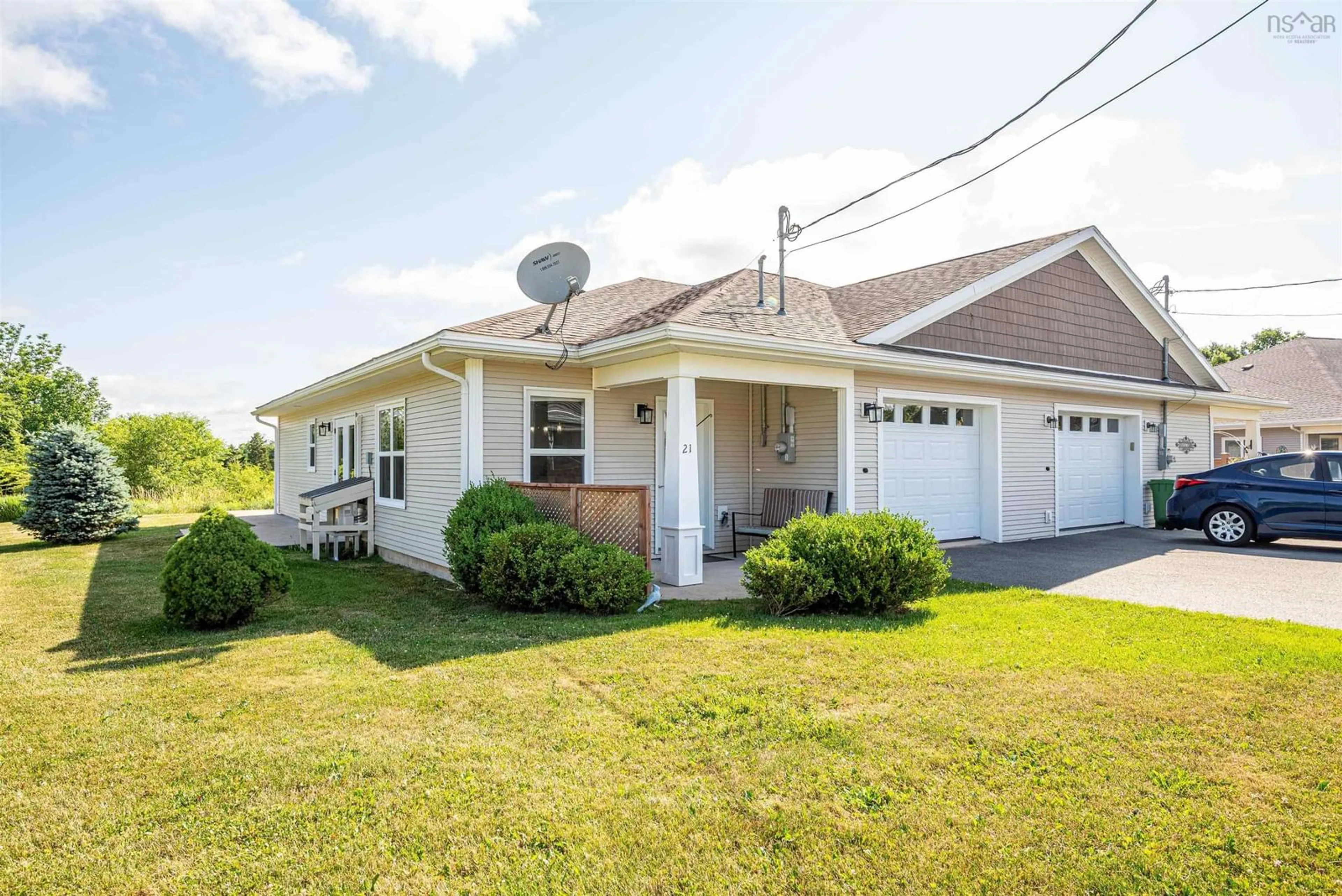 Home with vinyl exterior material, street for 21 Mariner's Dr, Hantsport Nova Scotia B0P 1P0