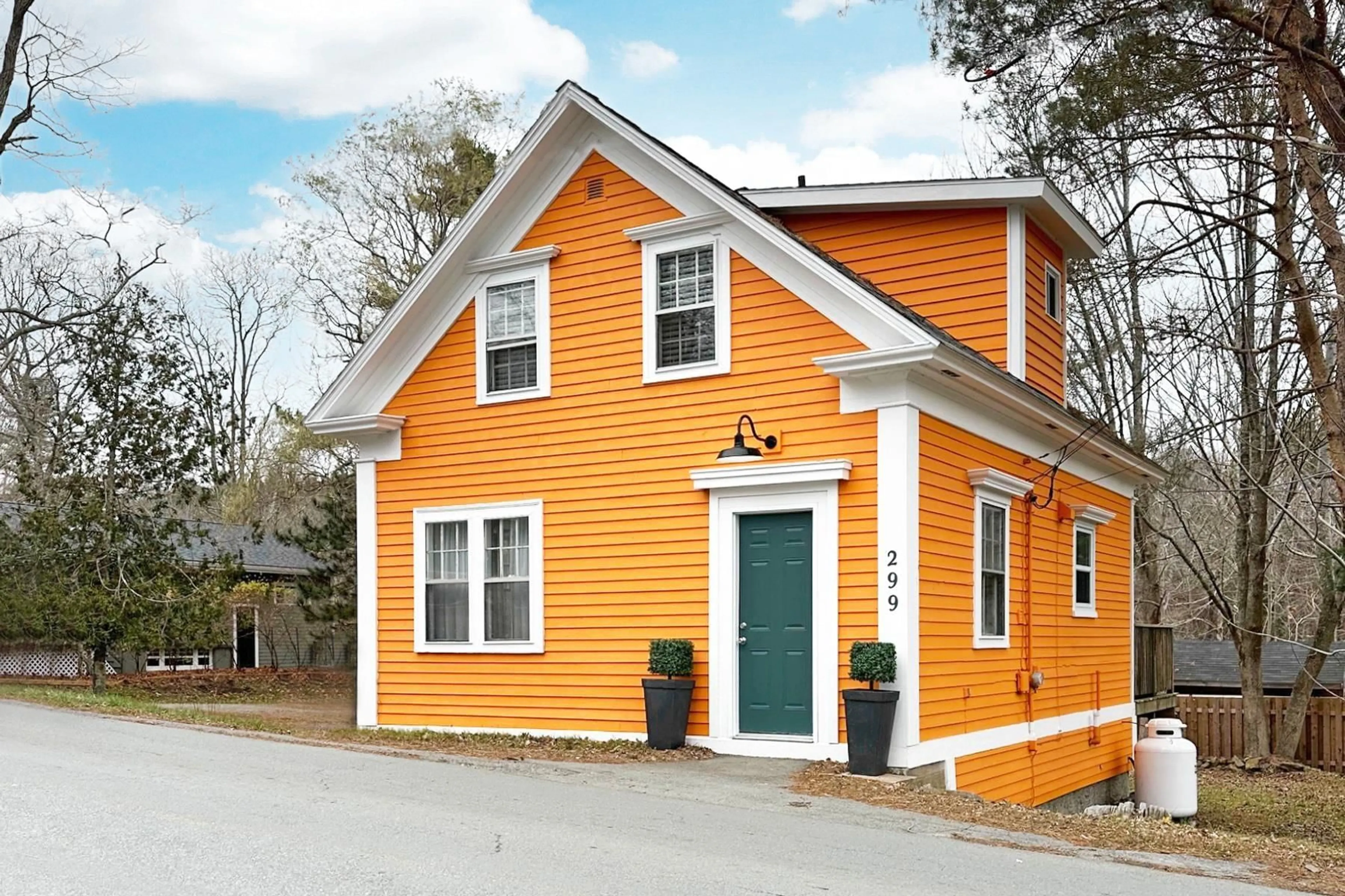 Home with vinyl exterior material, street for 299 Main St, Mahone Bay Nova Scotia B0J 2E0