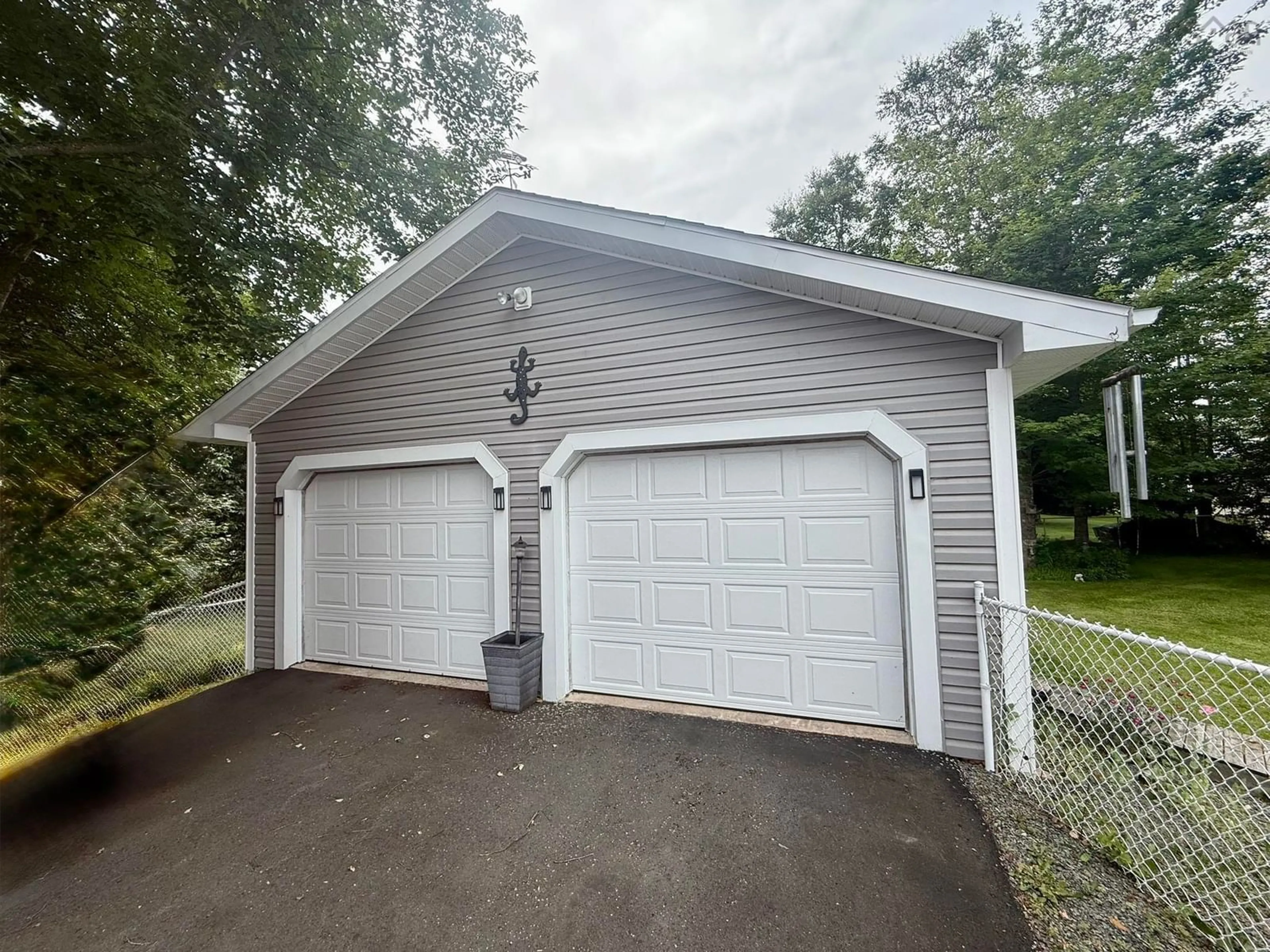 Indoor garage for 23 Silverwood Dr, Valley Nova Scotia B6L 4J1