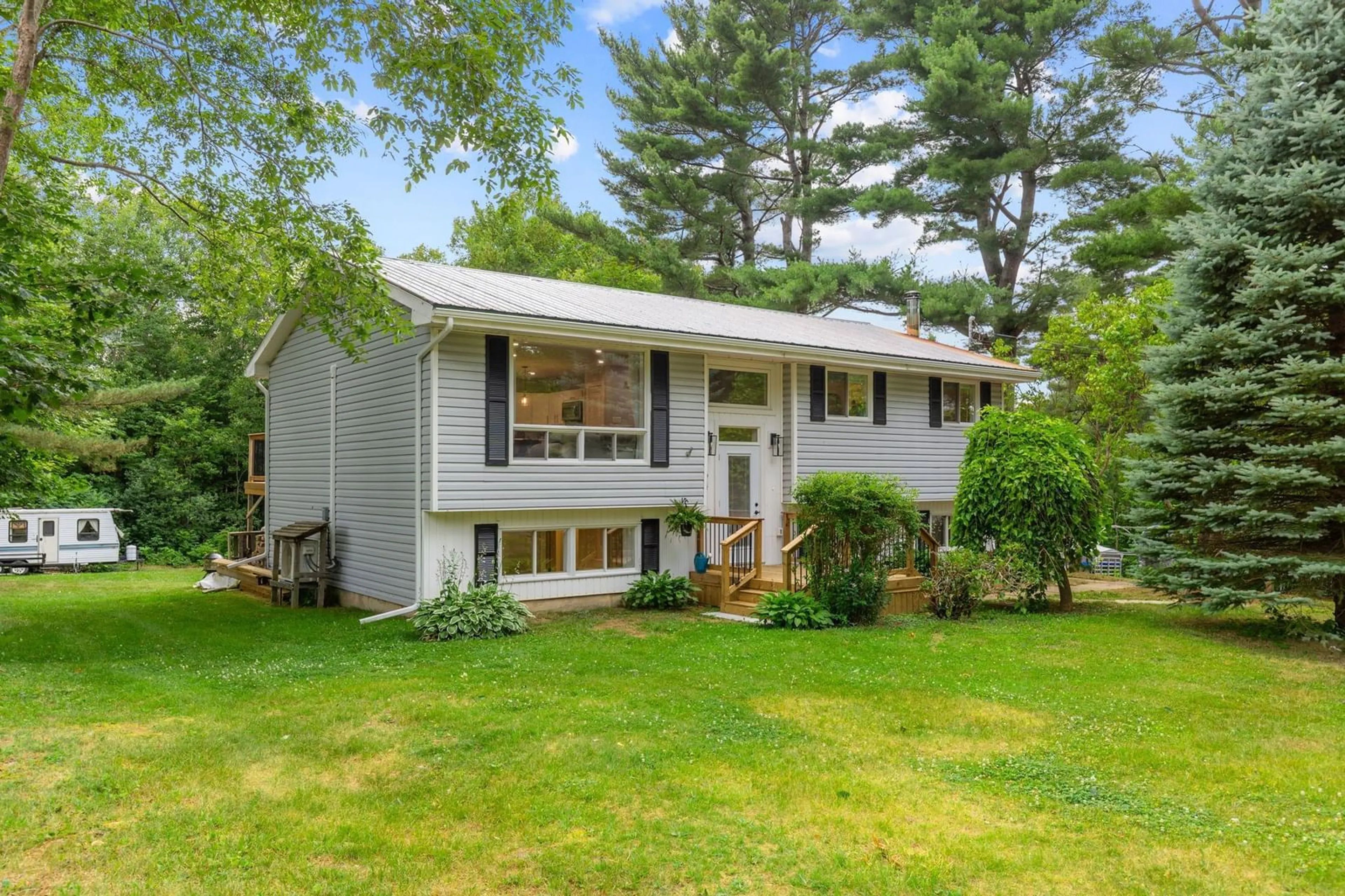 Home with vinyl exterior material, unknown for 64 Dow Rd, New Minas Nova Scotia B4N 3R5