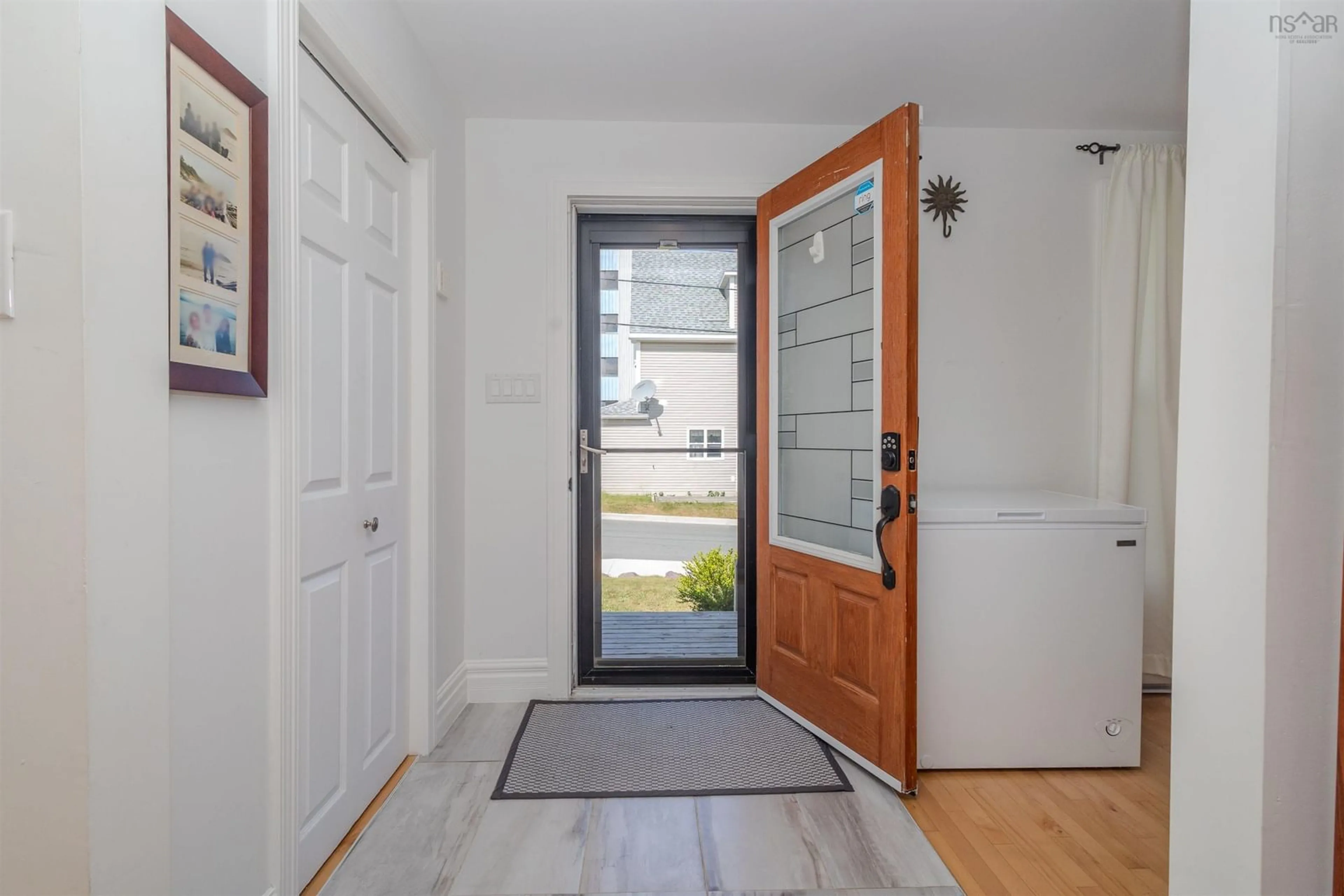 Indoor entryway for 6 Fletcher St, Glace Bay Nova Scotia B1A 3E3
