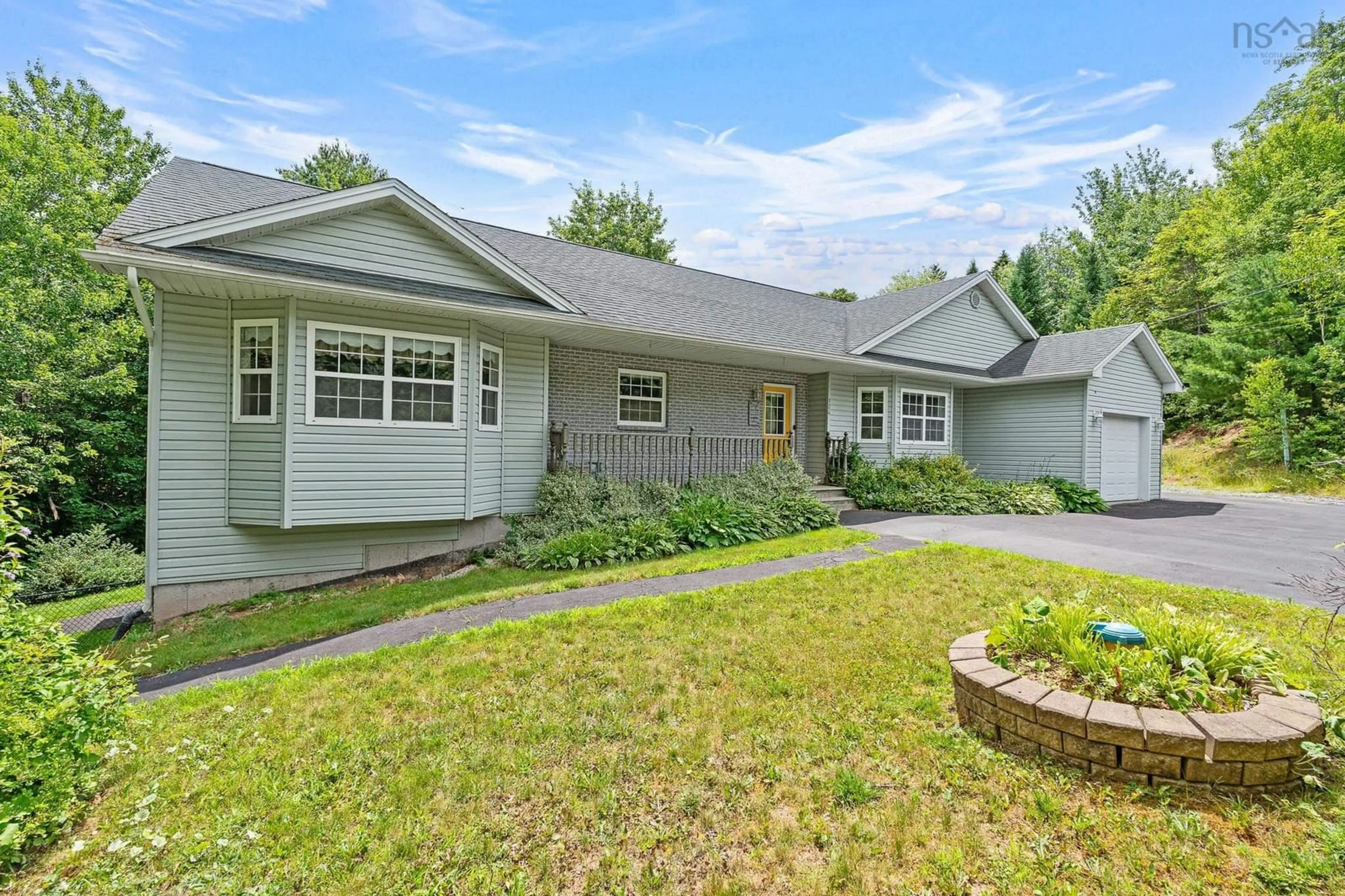 Home with vinyl exterior material, street for 124 High Road, Fall River Nova Scotia B2T 1P2