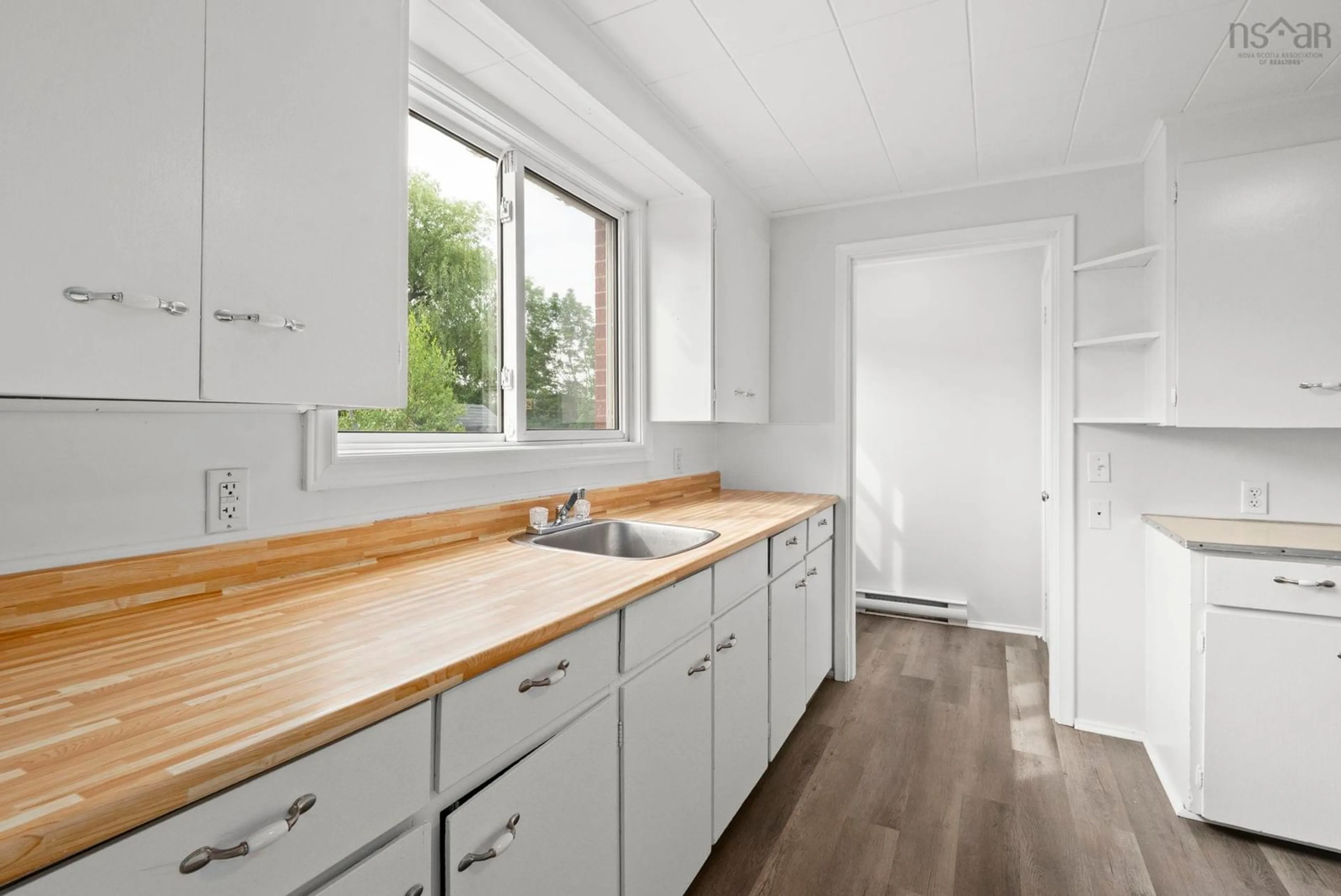Standard kitchen, wood/laminate floor for 1592 Crossley Crt, Windsor Nova Scotia B0N 2T0