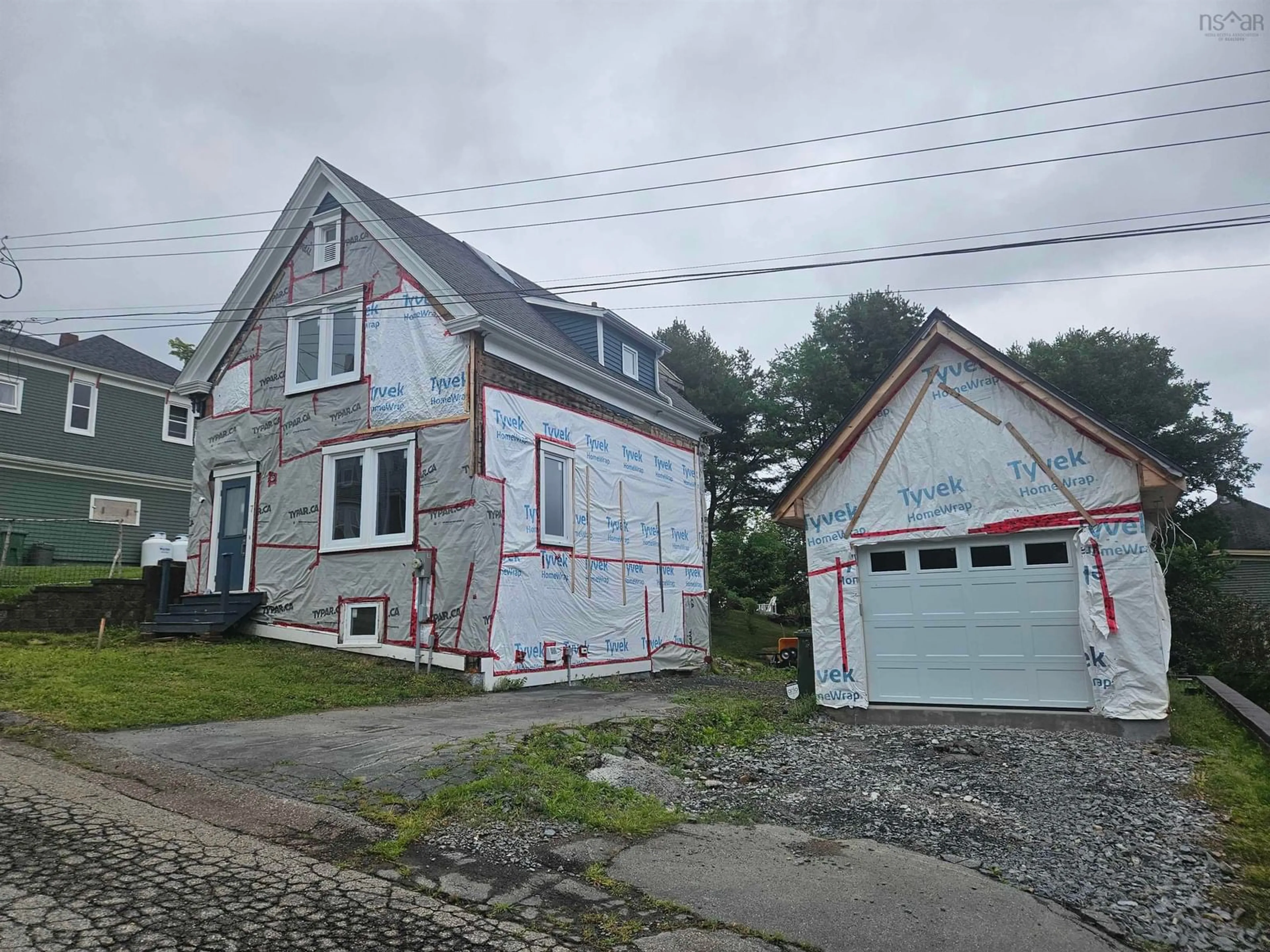 Home with vinyl exterior material, building for 7 Mckenzie St, Lunenburg Nova Scotia B0J 2C0