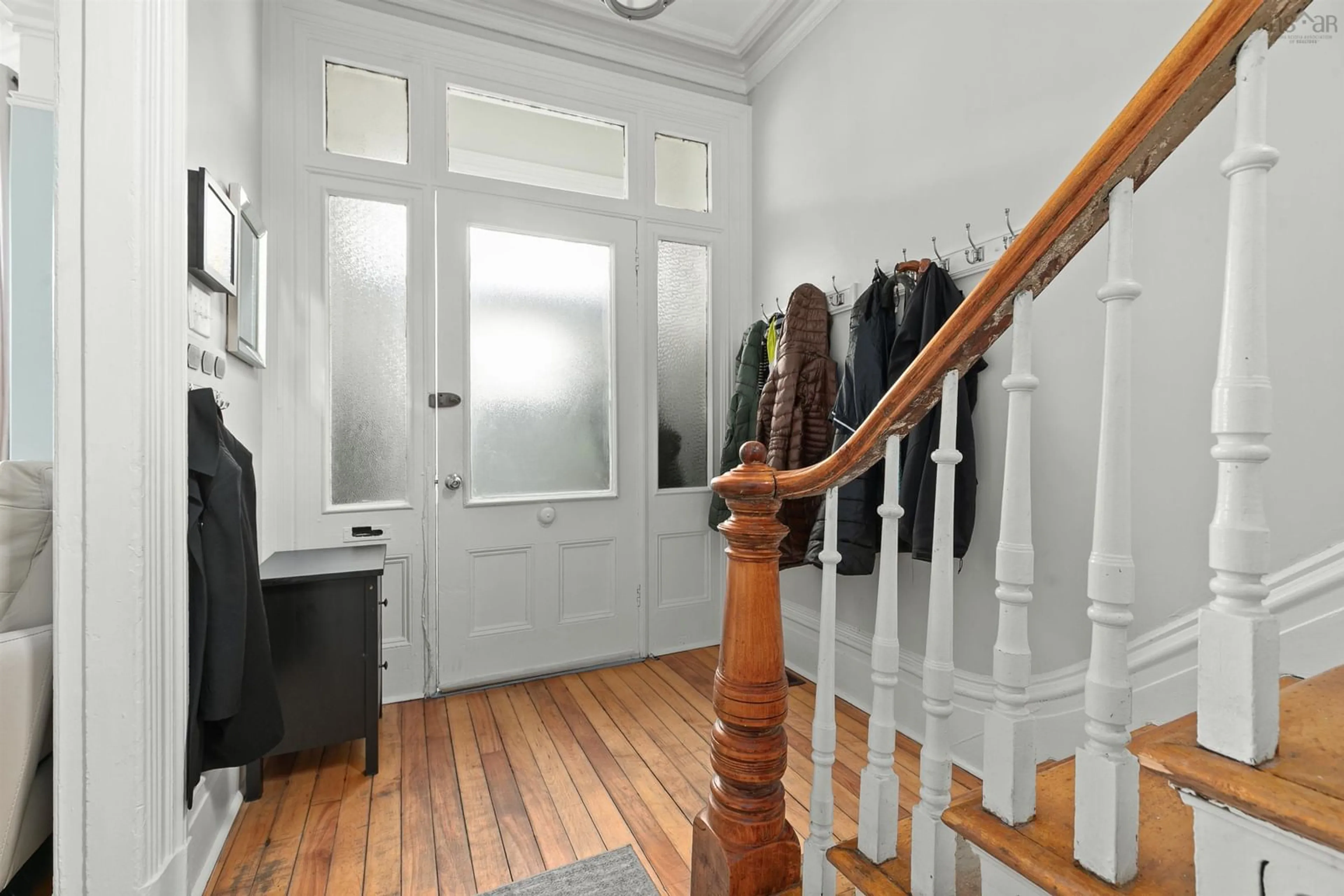 Indoor foyer for 1528 Lemarchant St, Halifax Nova Scotia B3H 3R1