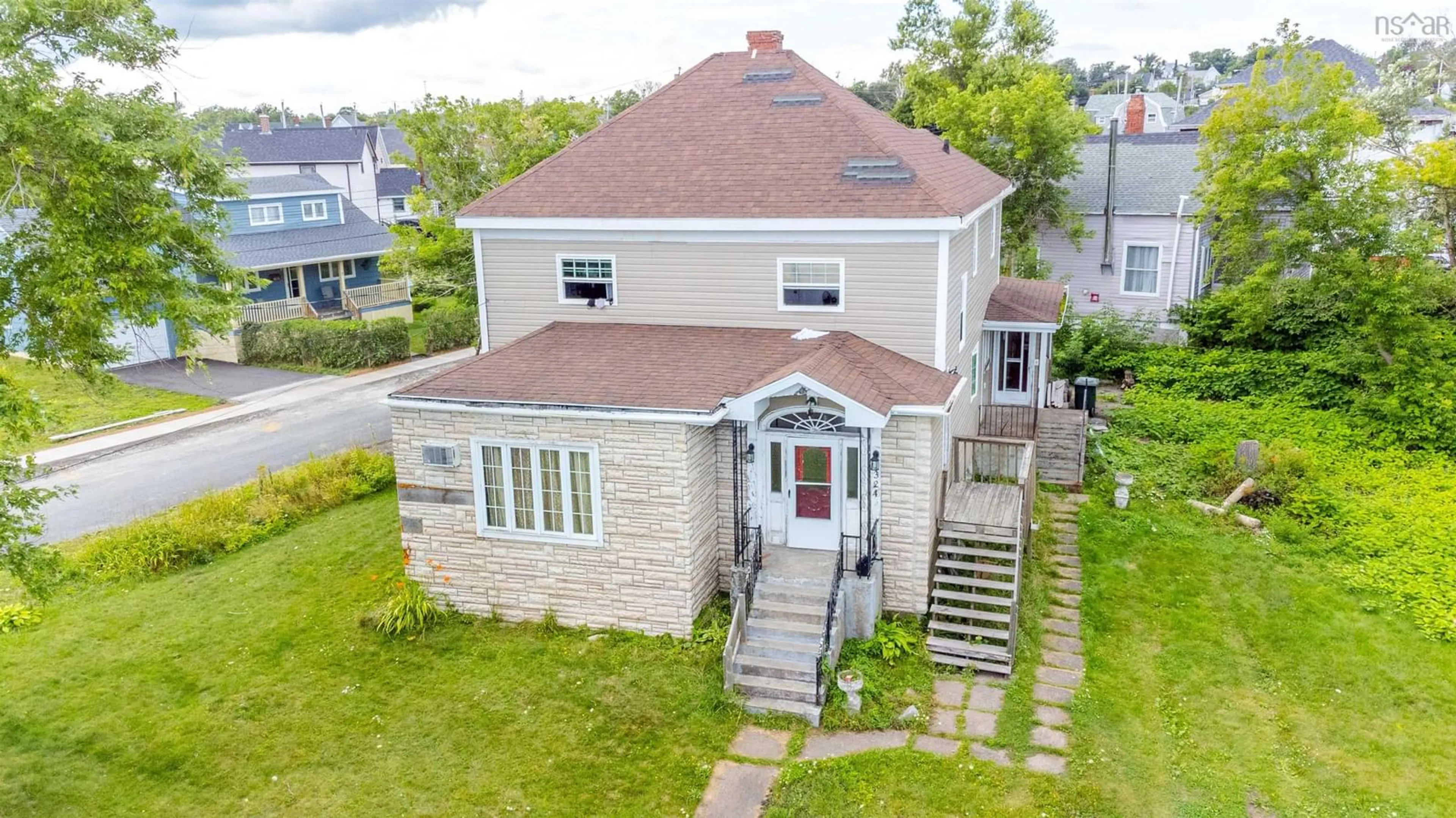 A pic from outside/outdoor area/front of a property/back of a property/a pic from drone, building for 324 York St, Glace Bay Nova Scotia B1A 2M7