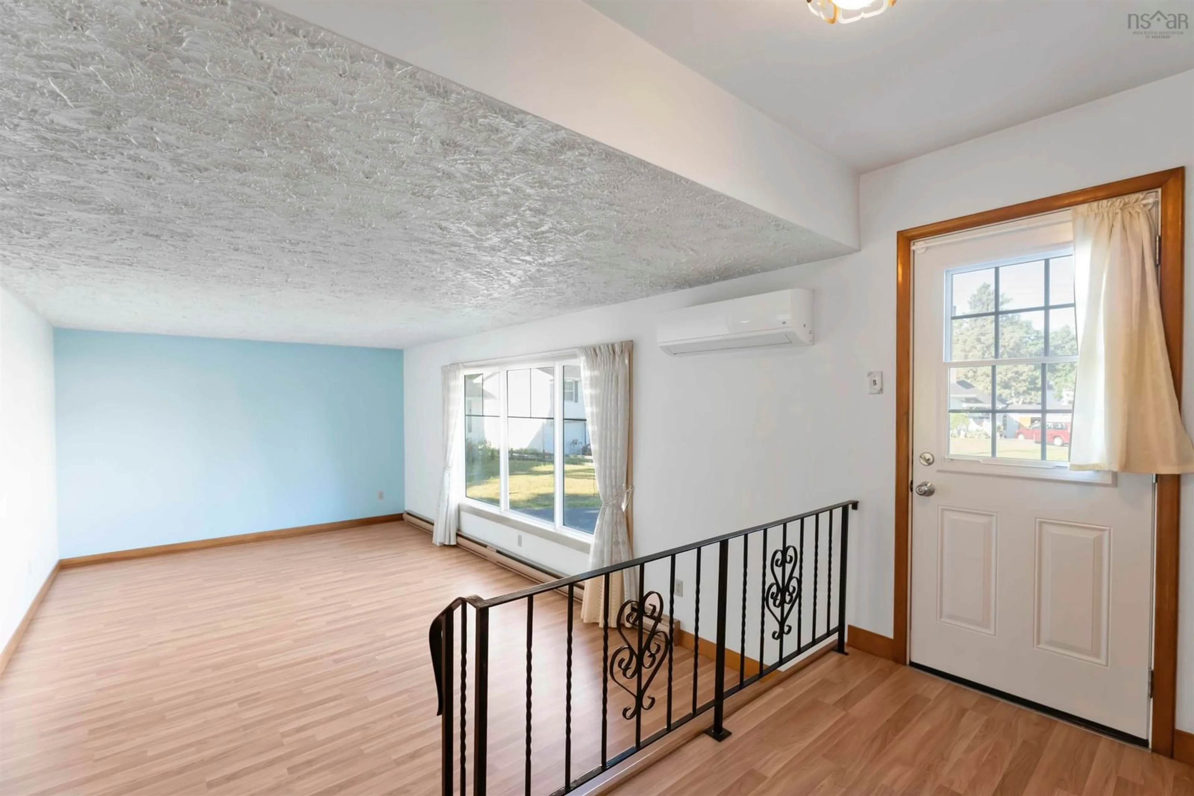 Indoor foyer for 4 Mckenzie Dr, Middleton Nova Scotia B0S 1P0