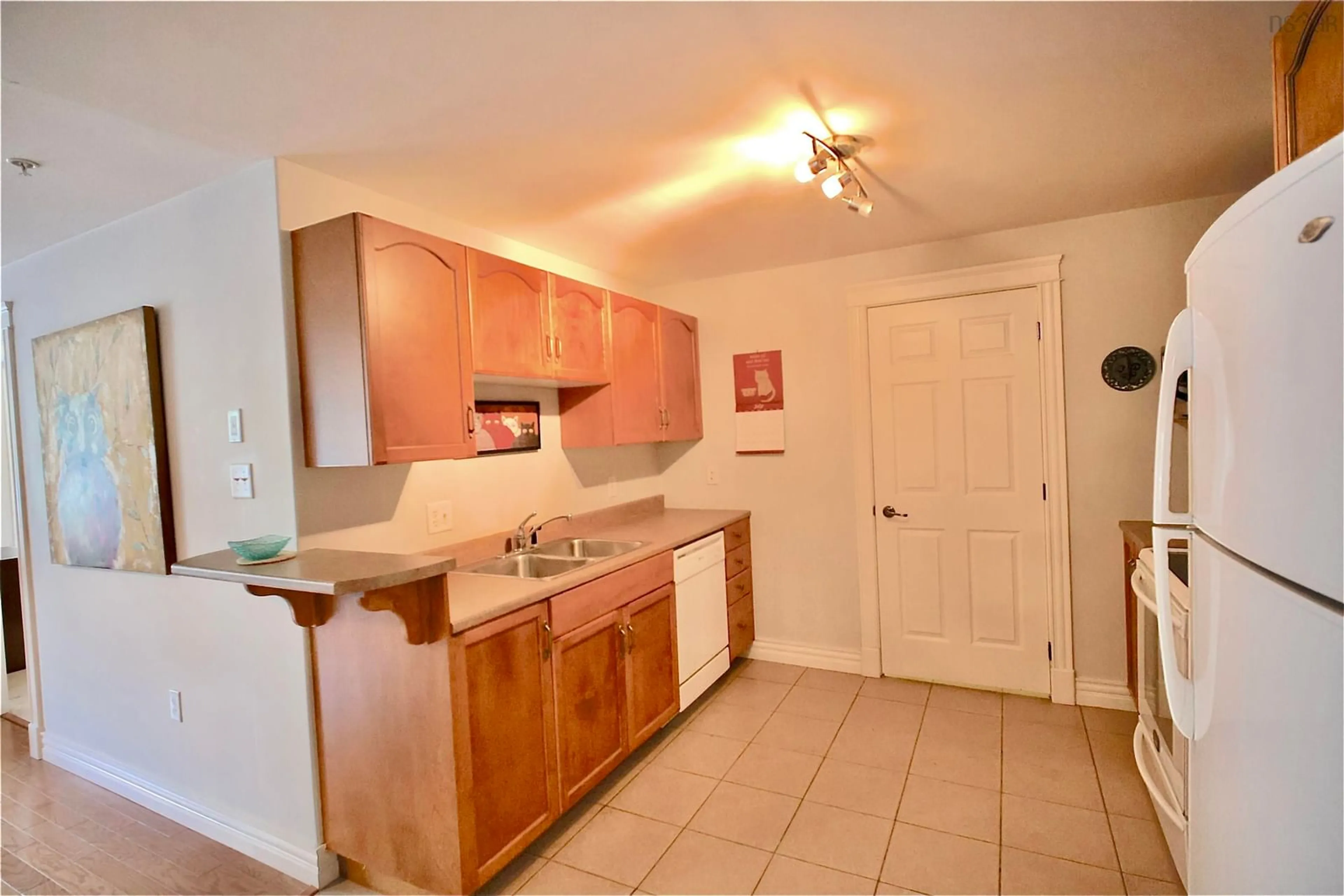 Standard kitchen, ceramic/tile floor for 476 Main St #302, Mahone Bay Nova Scotia B0J 2E0