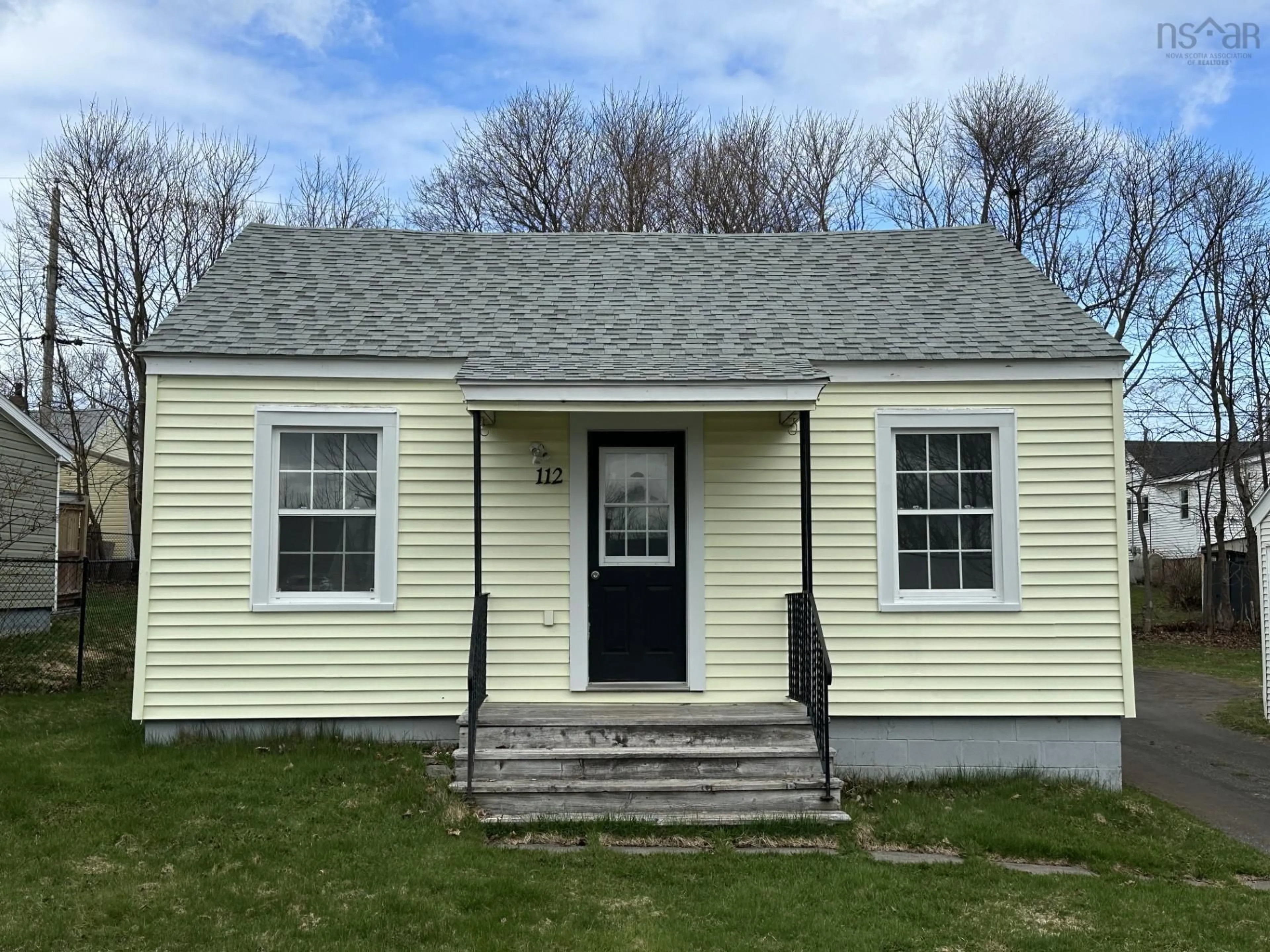 Home with vinyl exterior material, building for 112 Poplar St, Pictou Nova Scotia B0K 1H0