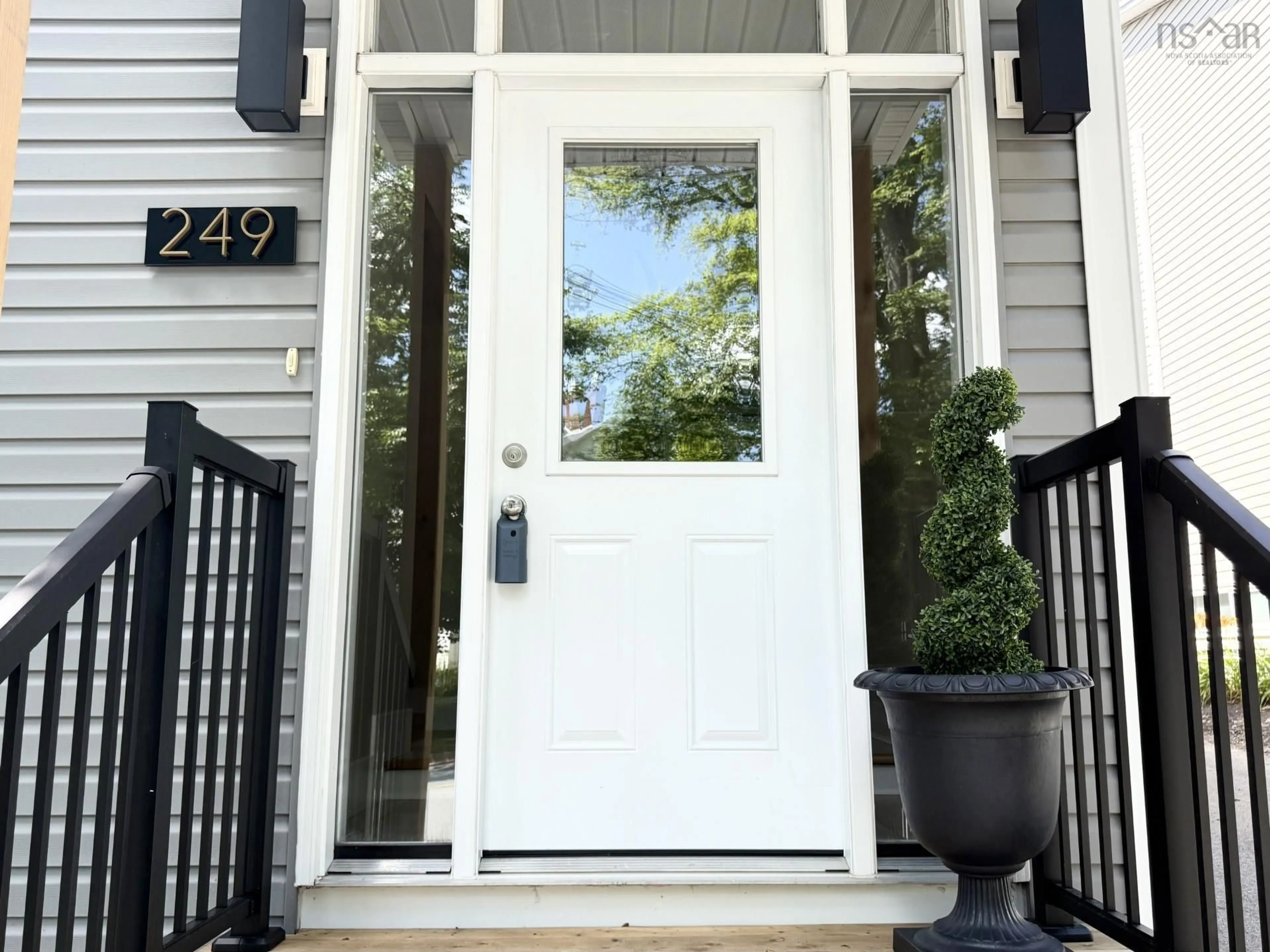 Indoor entryway for 249 Portland St, Dartmouth Nova Scotia B2Y 1J8