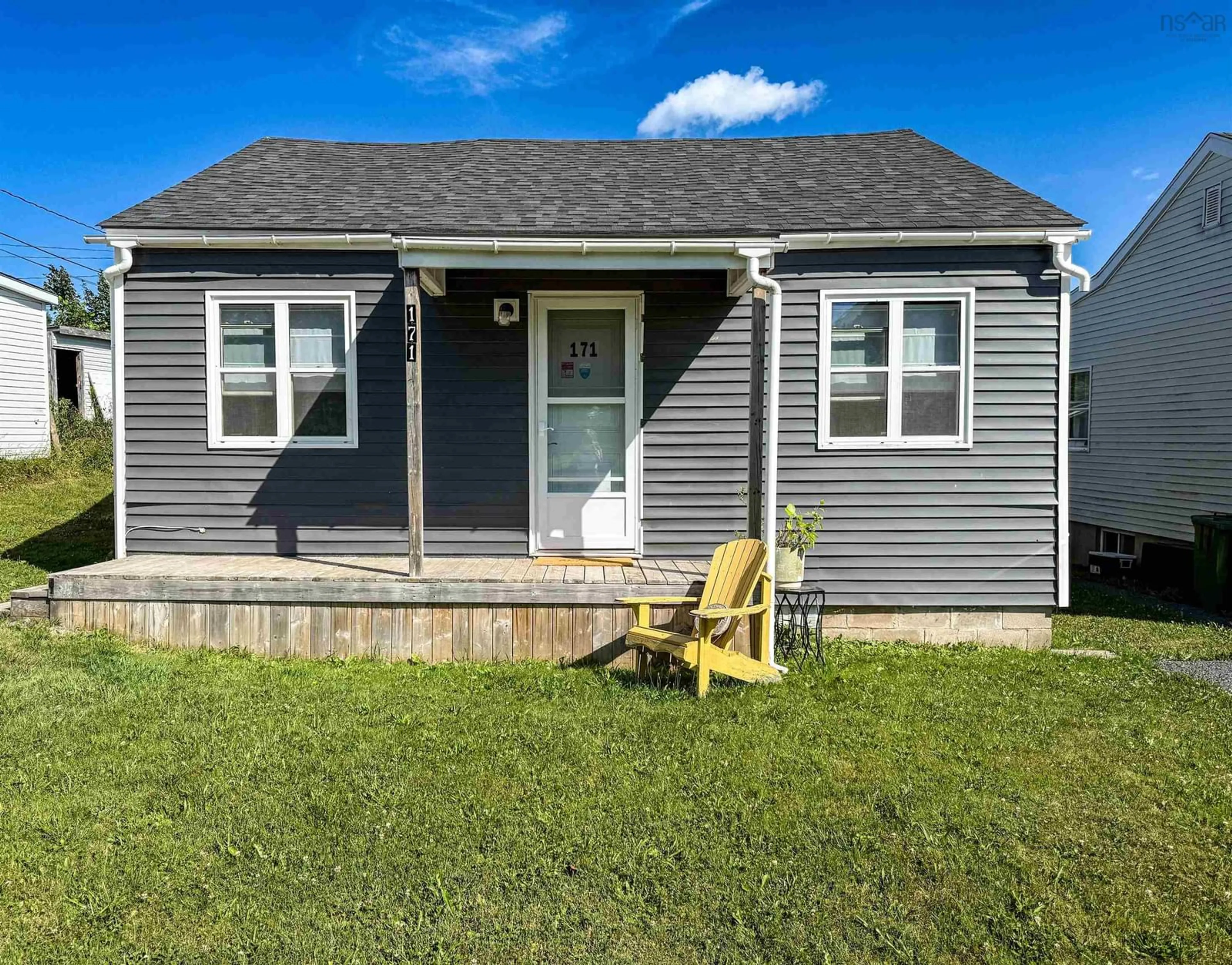 Home with vinyl exterior material, street for 171 Elm St, Pictou Nova Scotia B0K 1H0