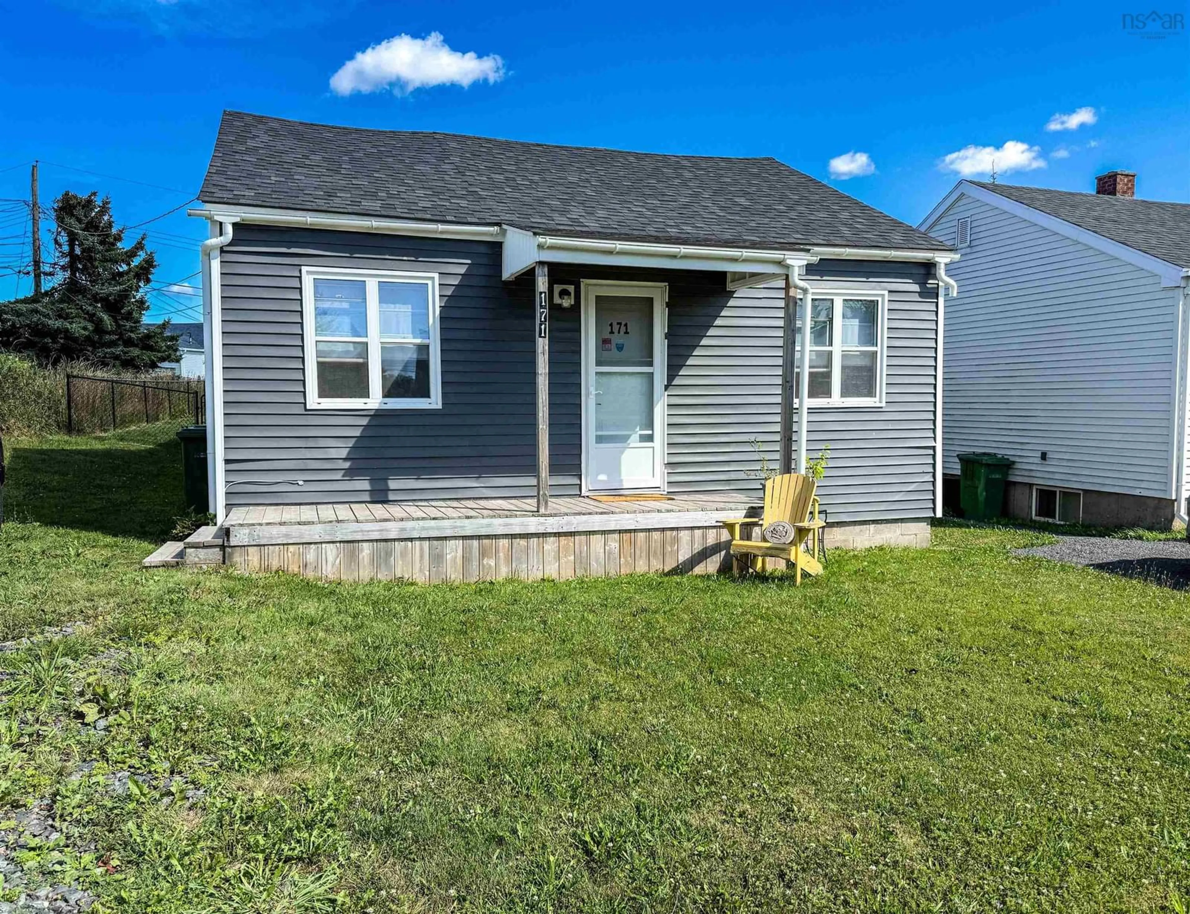 Home with vinyl exterior material, street for 171 Elm St, Pictou Nova Scotia B0K 1H0