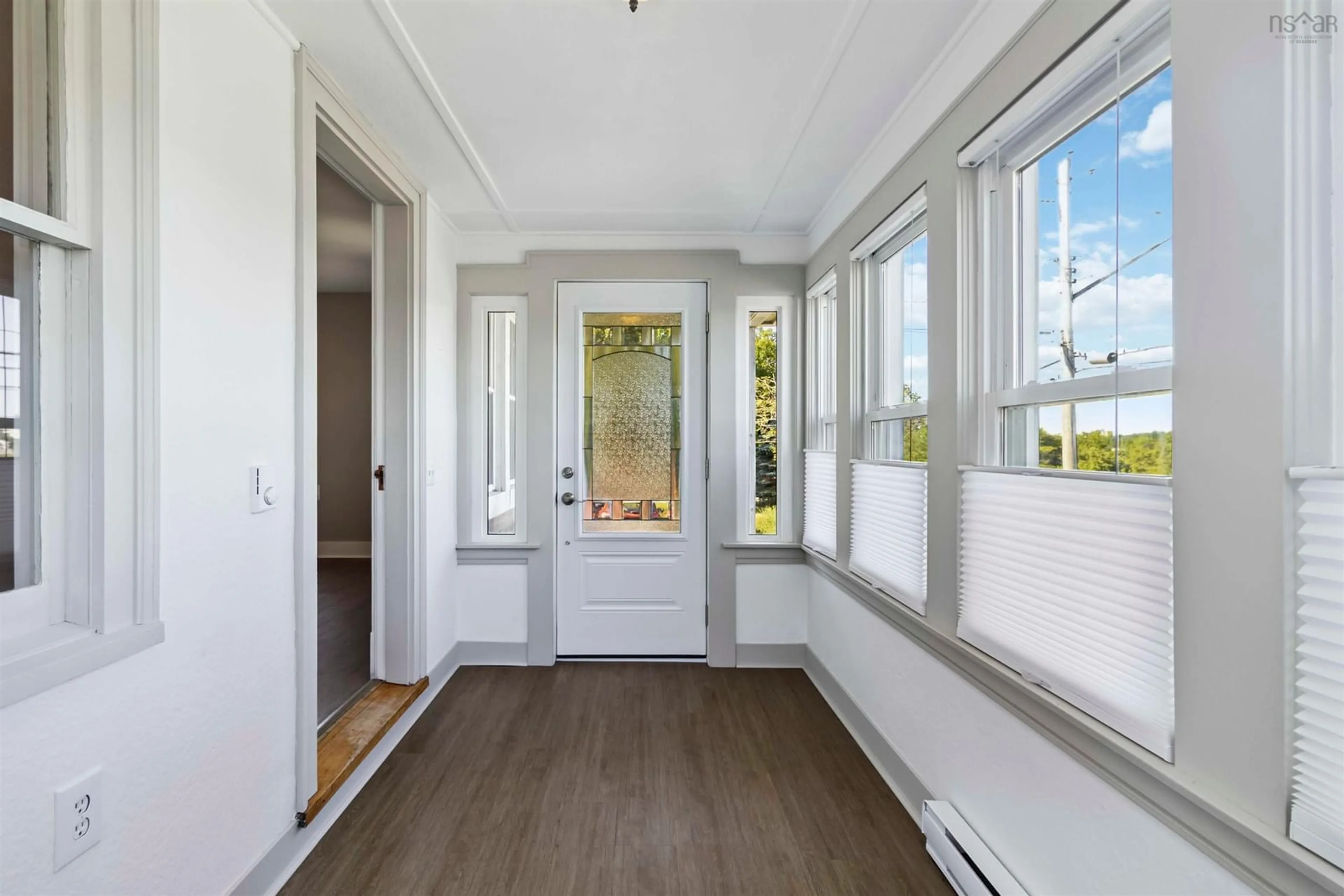 Indoor entryway for 142 Braemar Dr, Dartmouth Nova Scotia B2X 2B6