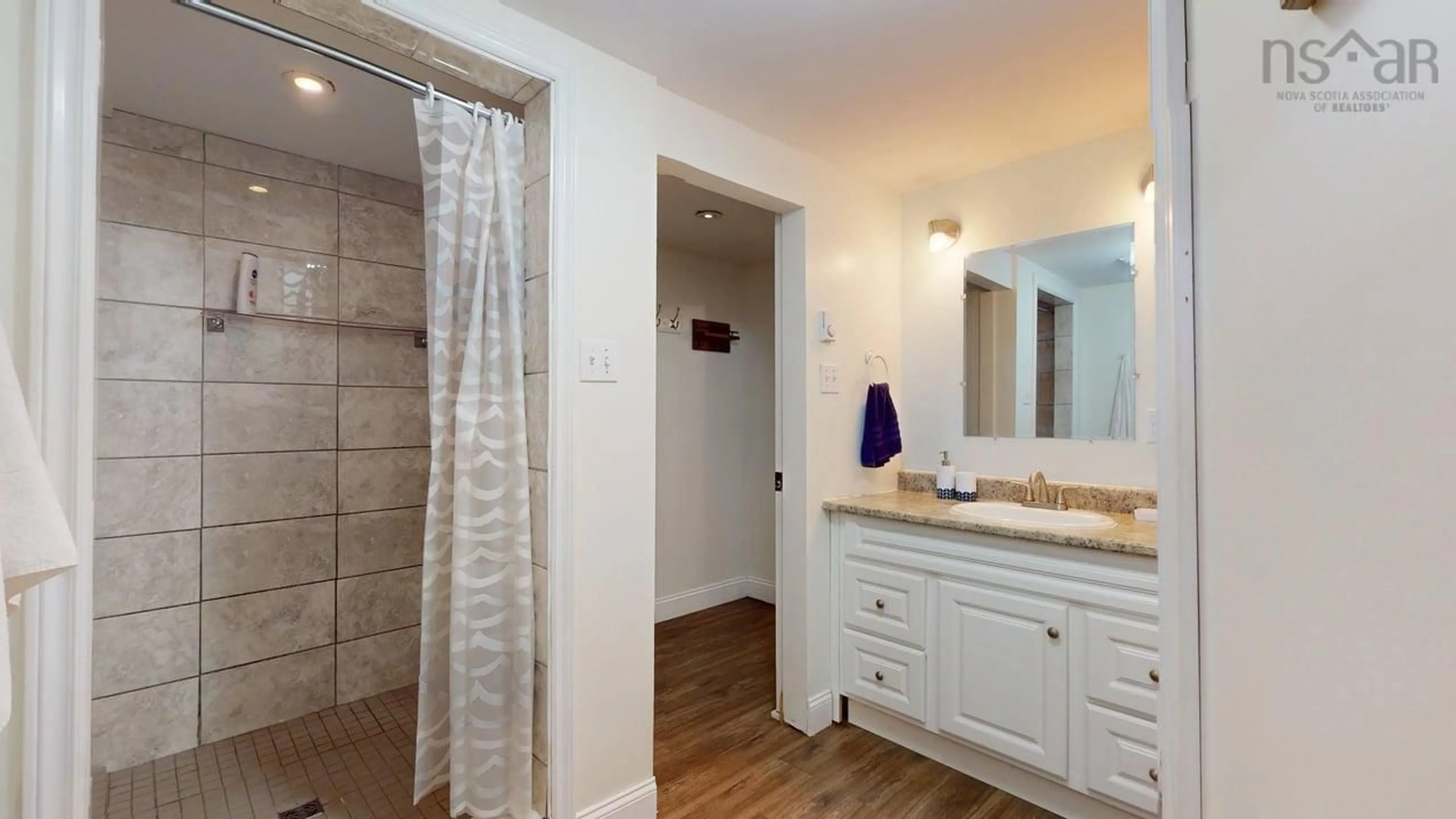 Standard bathroom, ceramic/tile floor for 210 Hawthorne St, Antigonish Nova Scotia B2G 1B4