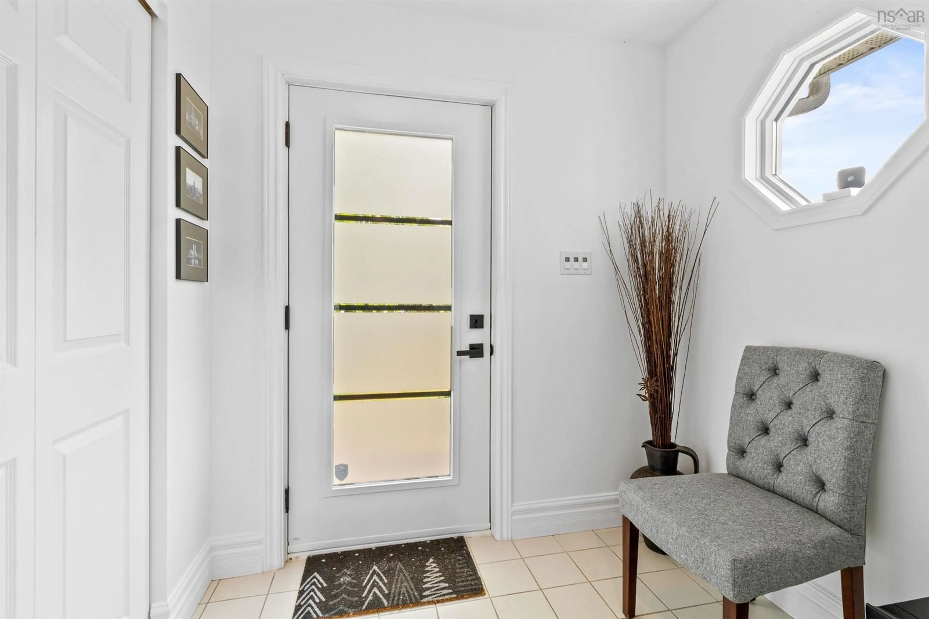 Indoor entryway for 454 Basinview Dr, Bedford Nova Scotia B4A 1T4