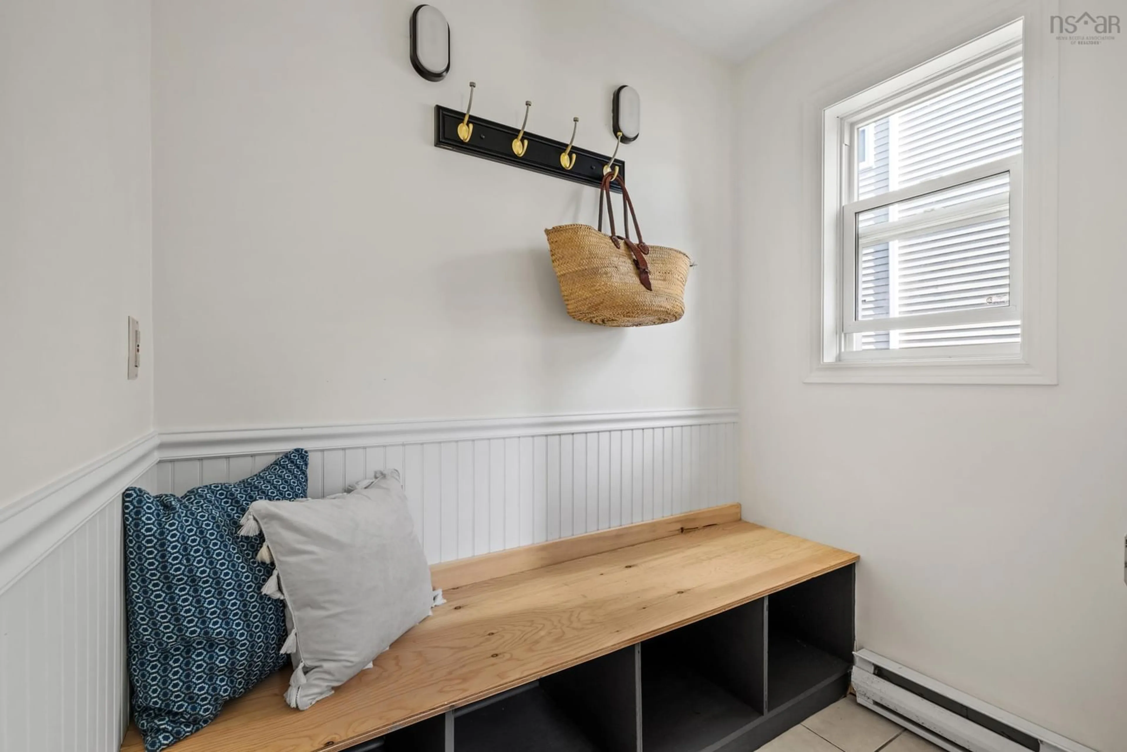 Indoor entryway for 220 Greenwood Ave, Timberlea Nova Scotia B3T 1H8
