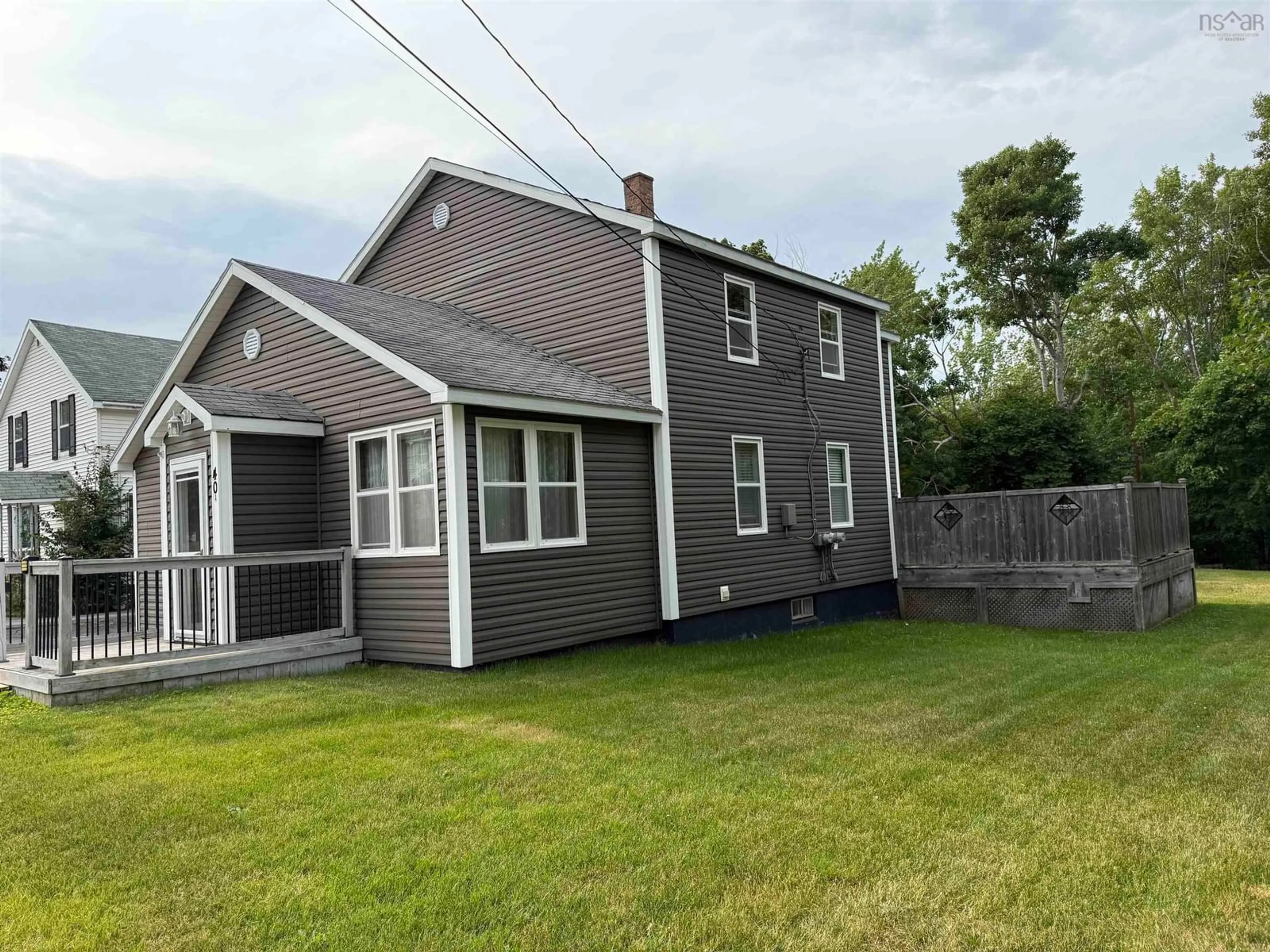 Home with vinyl exterior material, street for 40 Claremont Ave, Stellarton Nova Scotia B0K 1S0