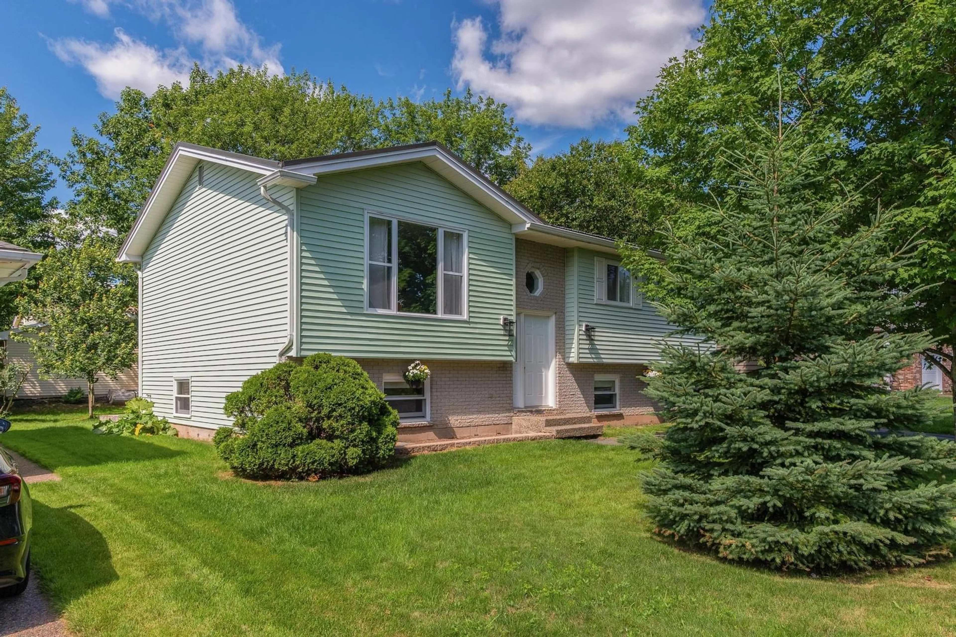 Home with vinyl exterior material, street for 7 Pulsifer Crt, Dartmouth Nova Scotia B2W 6A1