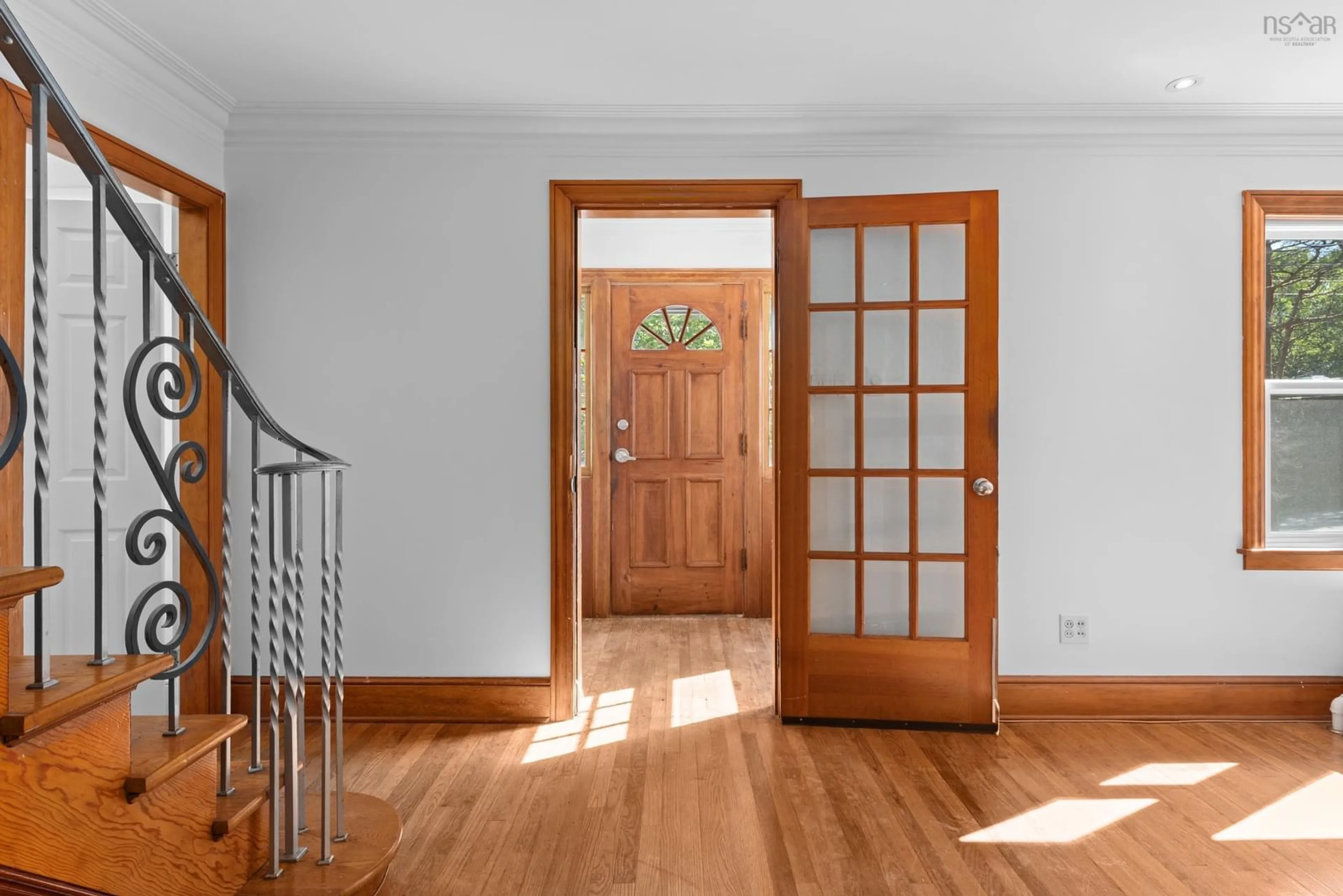 Indoor entryway for 1401 Purcells Cove Rd, Halifax Nova Scotia B3P 1B3