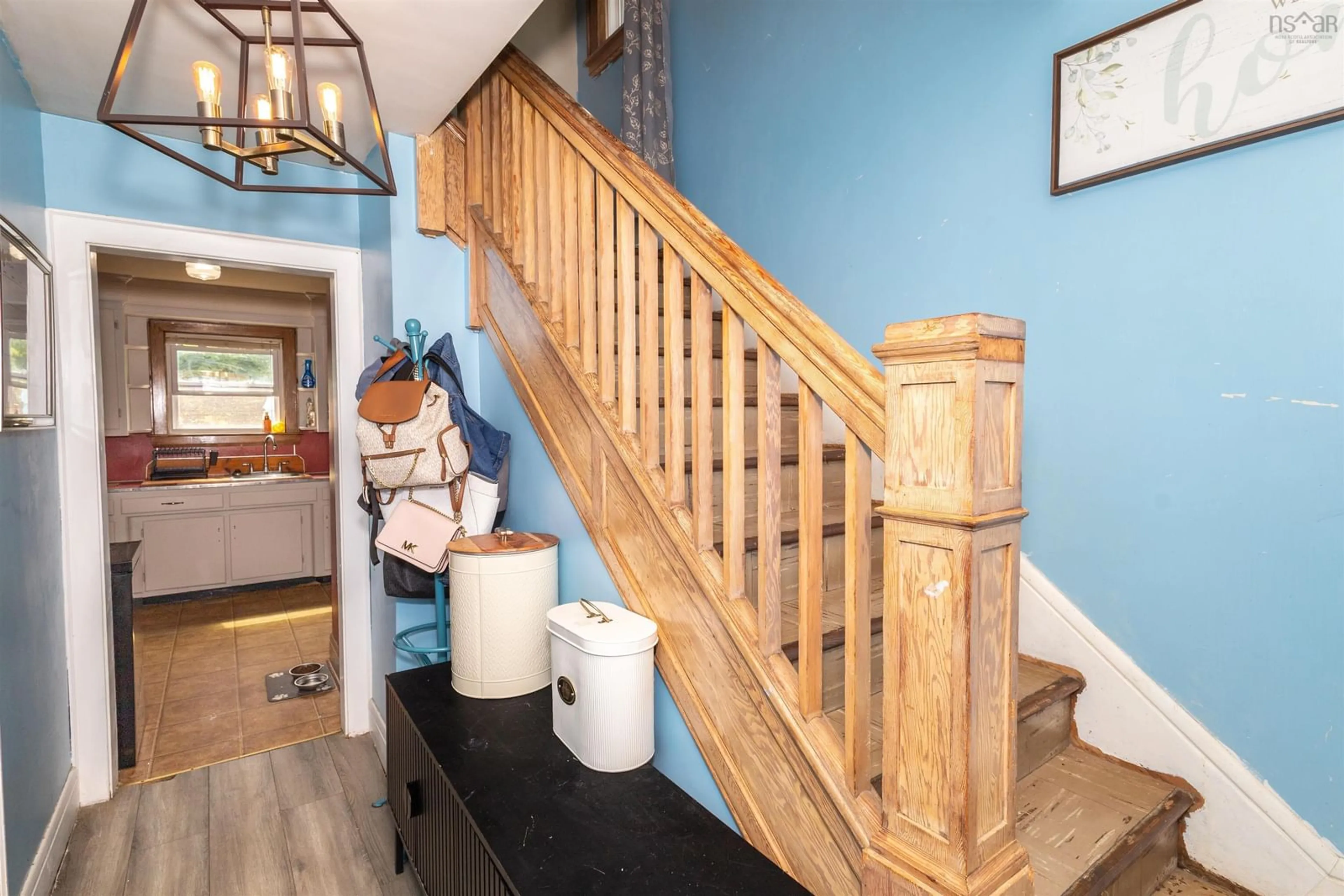 Indoor entryway for 482 Townsend Street, Sydney Nova Scotia B1P 5G6
