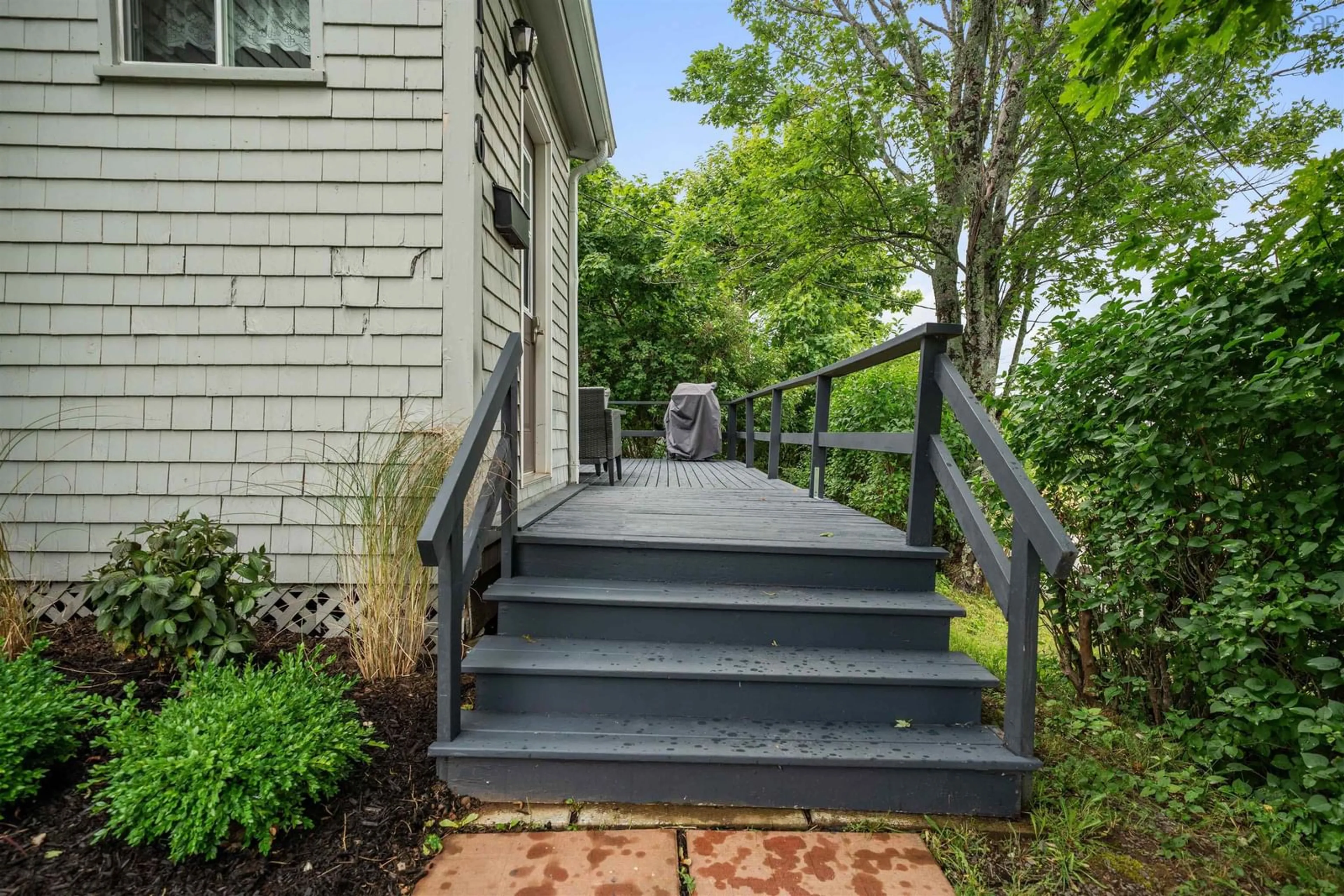 Stairs for 166 Reservoir St, New Glasgow Nova Scotia B2H 4K4