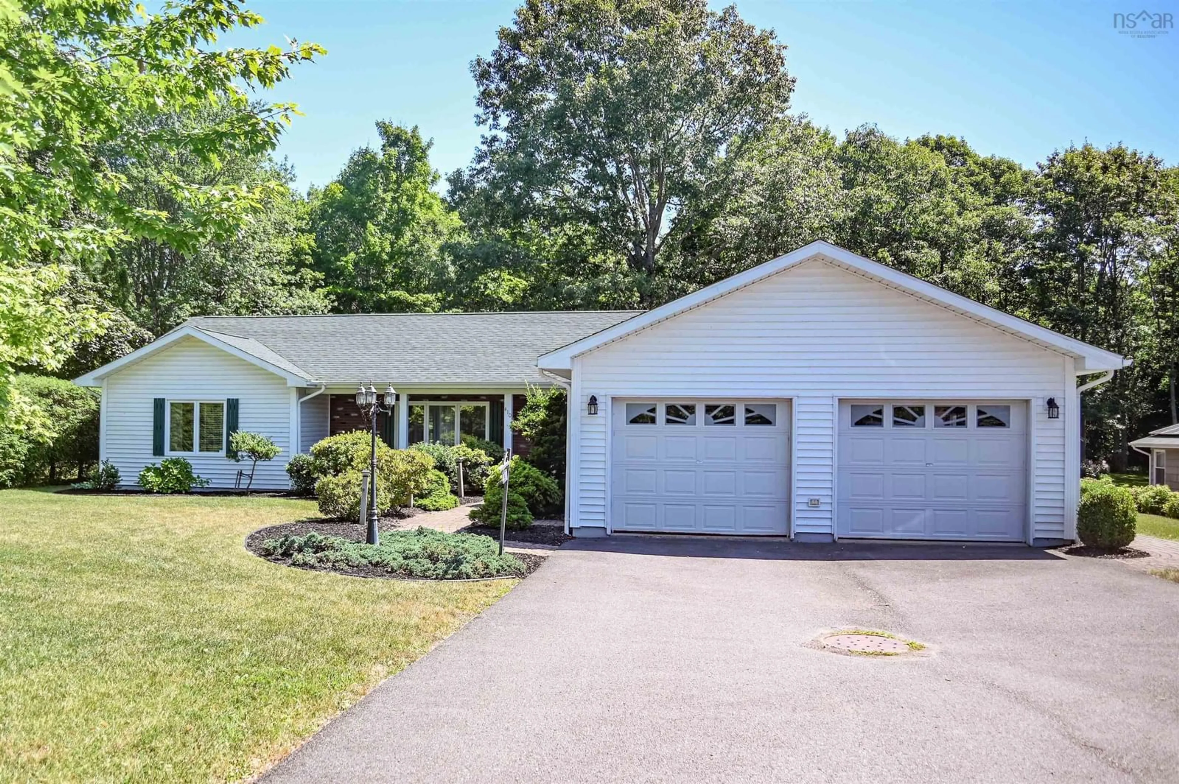 Home with vinyl exterior material, unknown for 410 Park St, Kentville Nova Scotia B4N 1M9