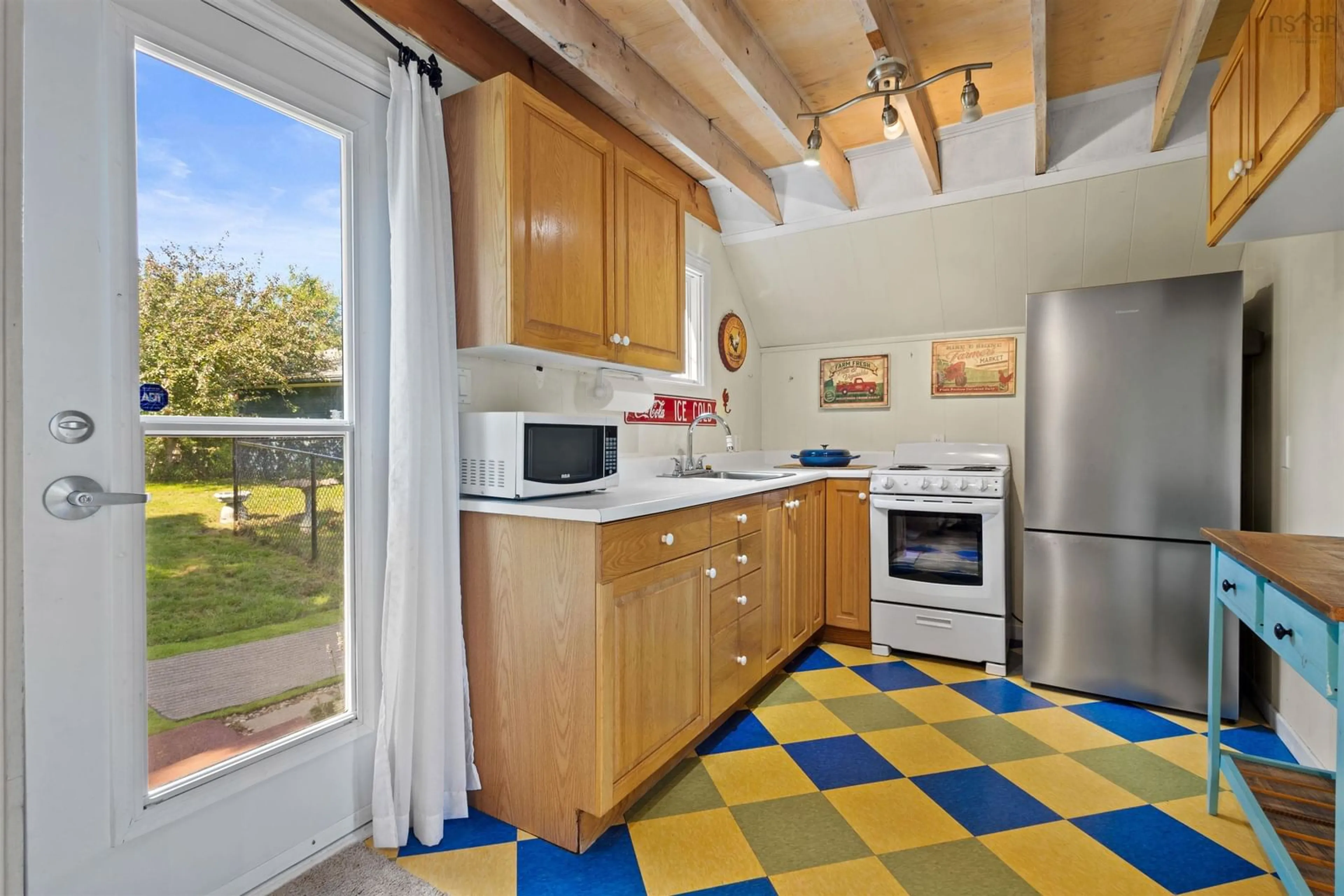 Standard kitchen, ceramic/tile floor for 9009 St Margarets Bay Rd, Queensland Nova Scotia B0J 1T0