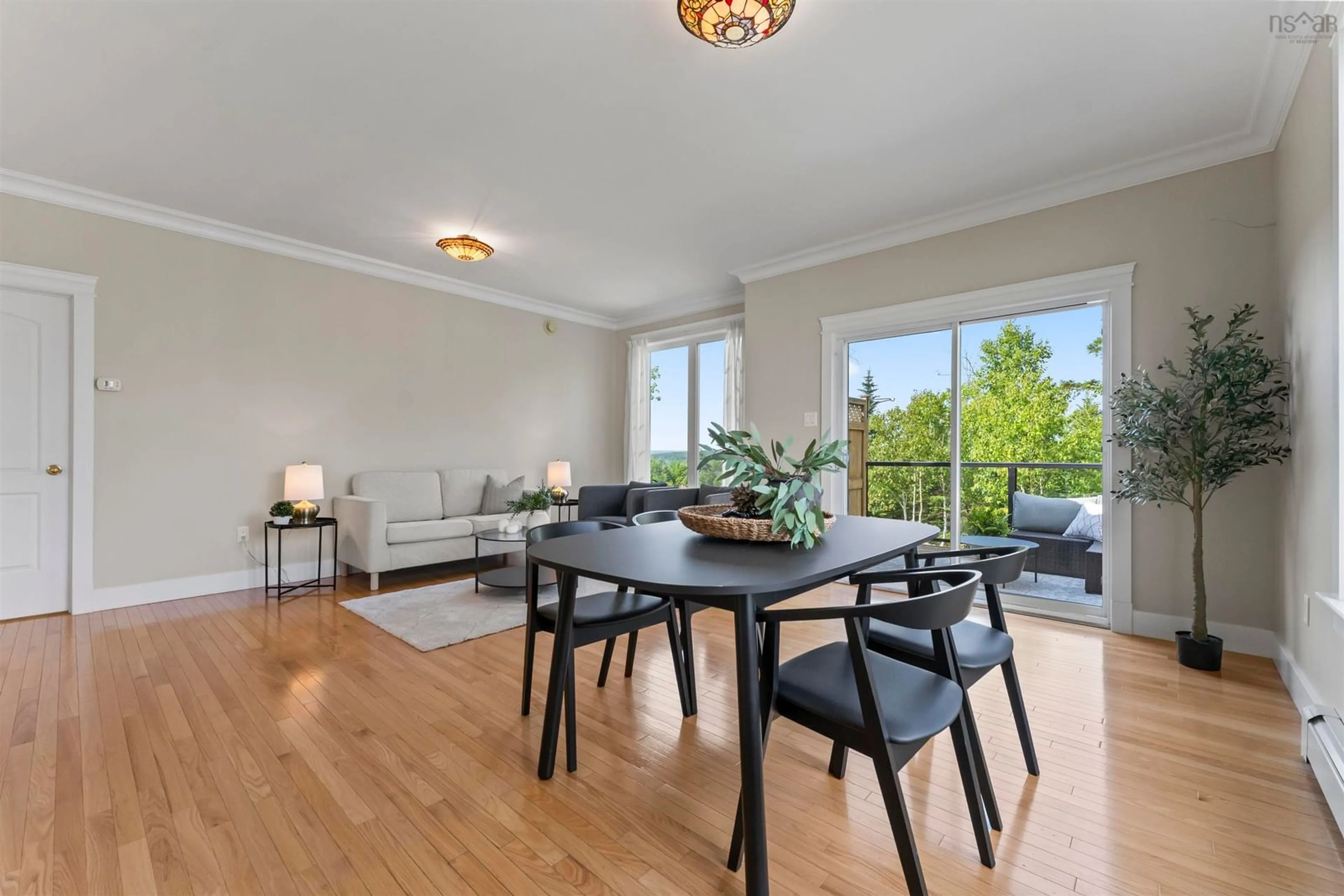 Dining room, wood/laminate floor for 25 Kirkwood Crt, Bedford Nova Scotia B4A 0A9