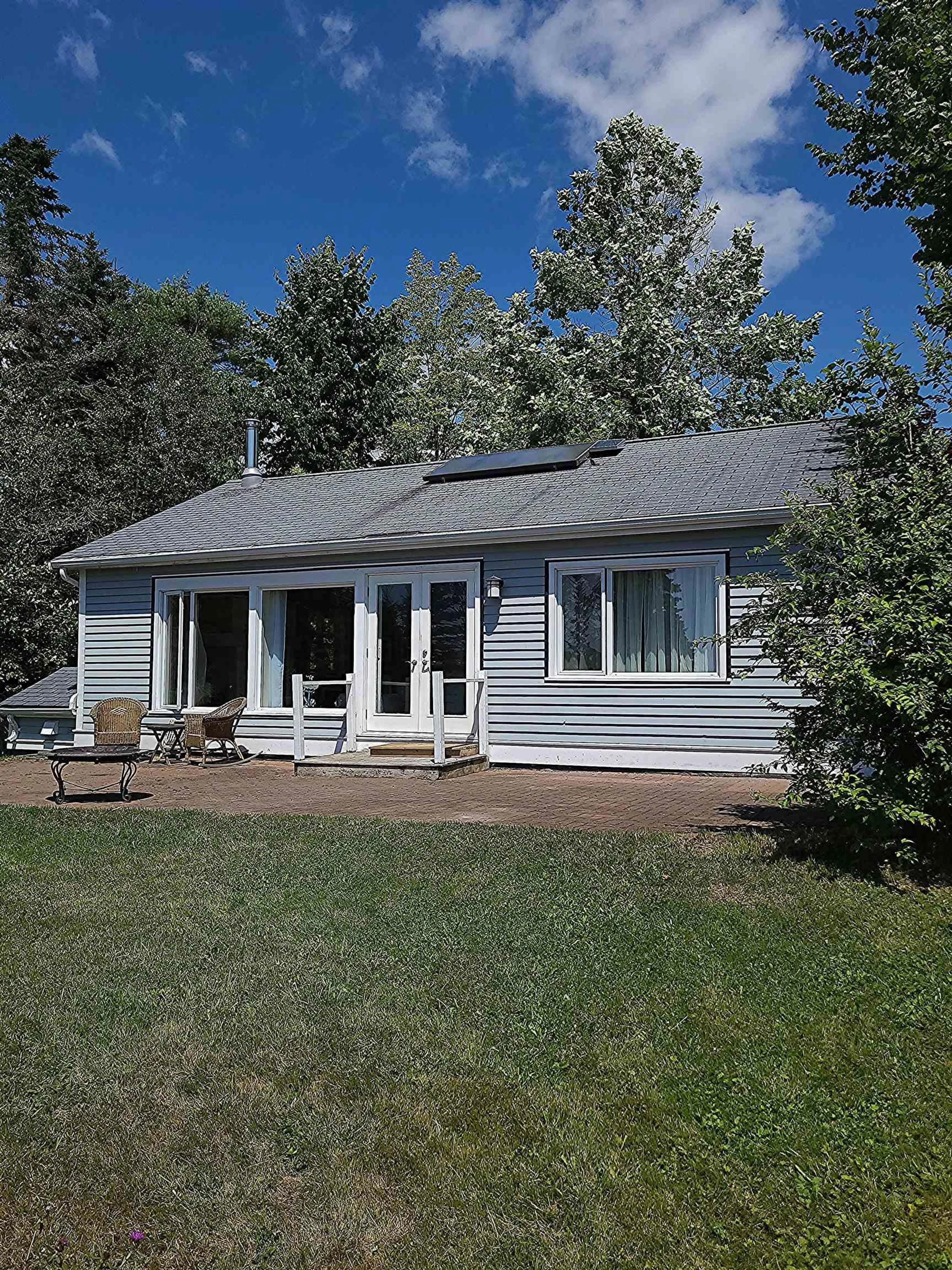 Home with vinyl exterior material, unknown for 8518 St. Margarets Bay Rd, Black Point Nova Scotia B0J 1T0