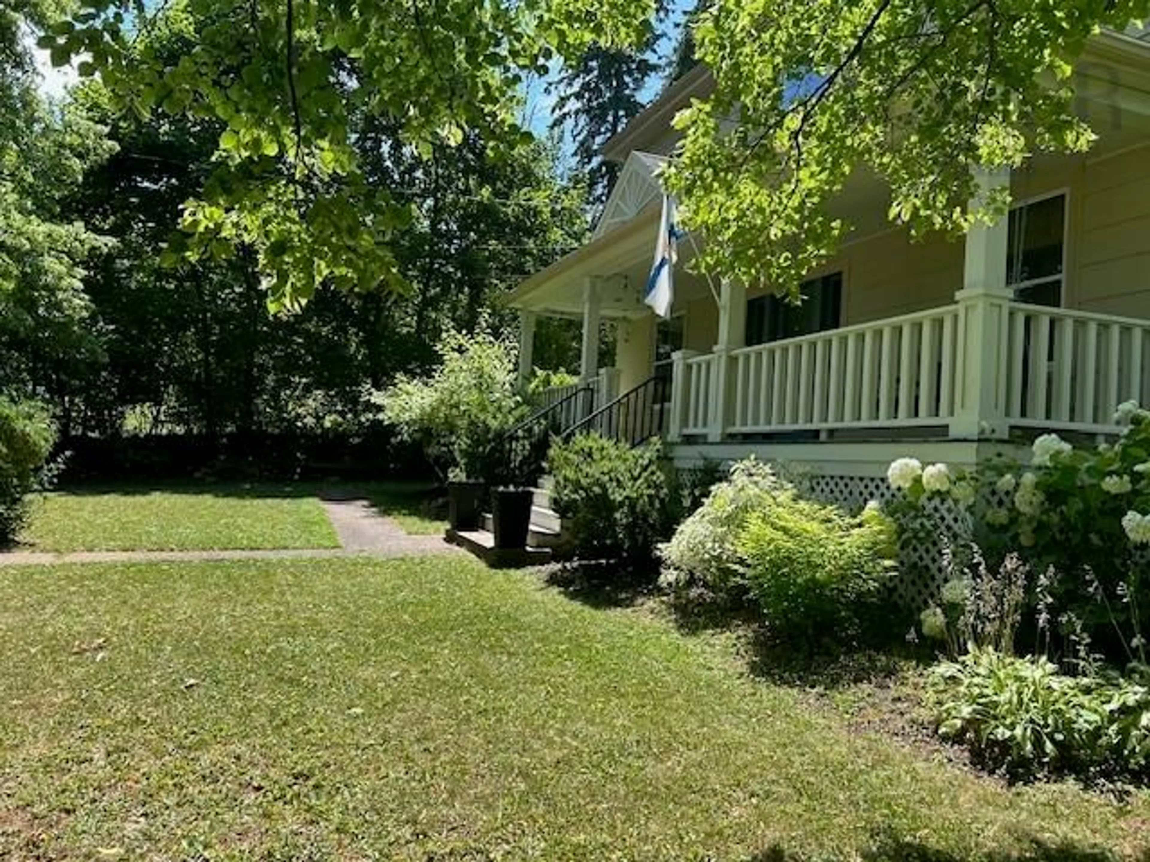 A pic from outside/outdoor area/front of a property/back of a property/a pic from drone, street for 542 King St, Windsor Nova Scotia B0N 2T0