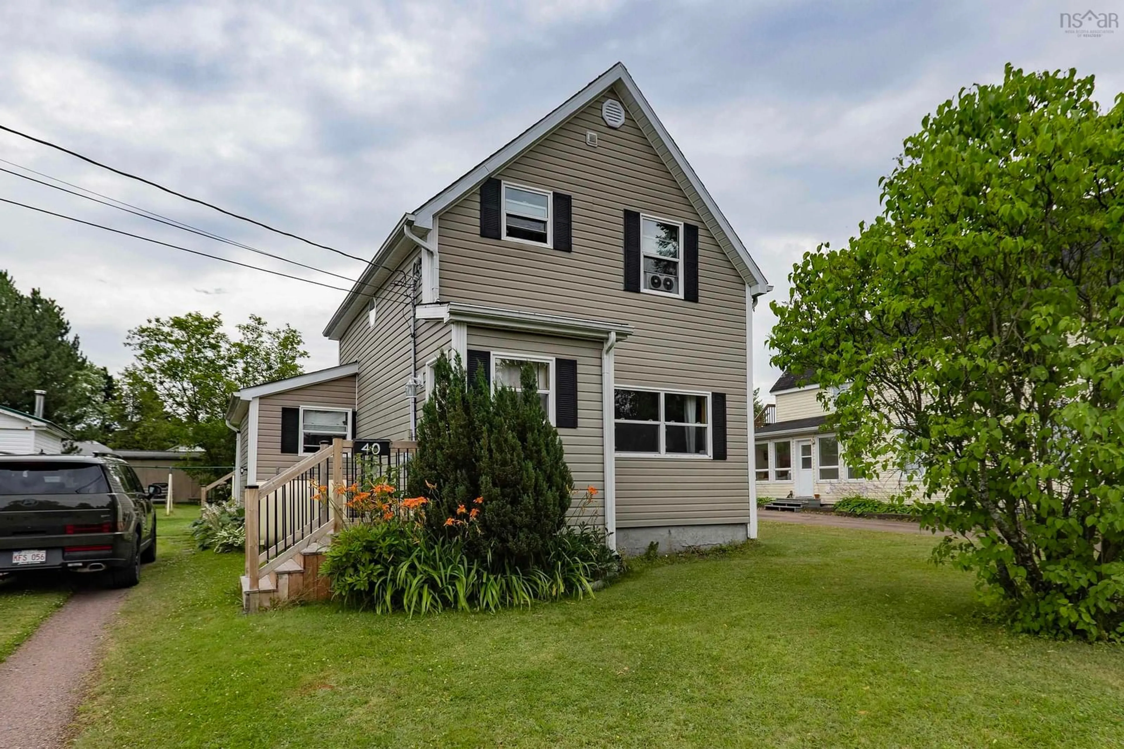 Home with vinyl exterior material, street for 40 Park Street, Amherst Nova Scotia B4H 2R5