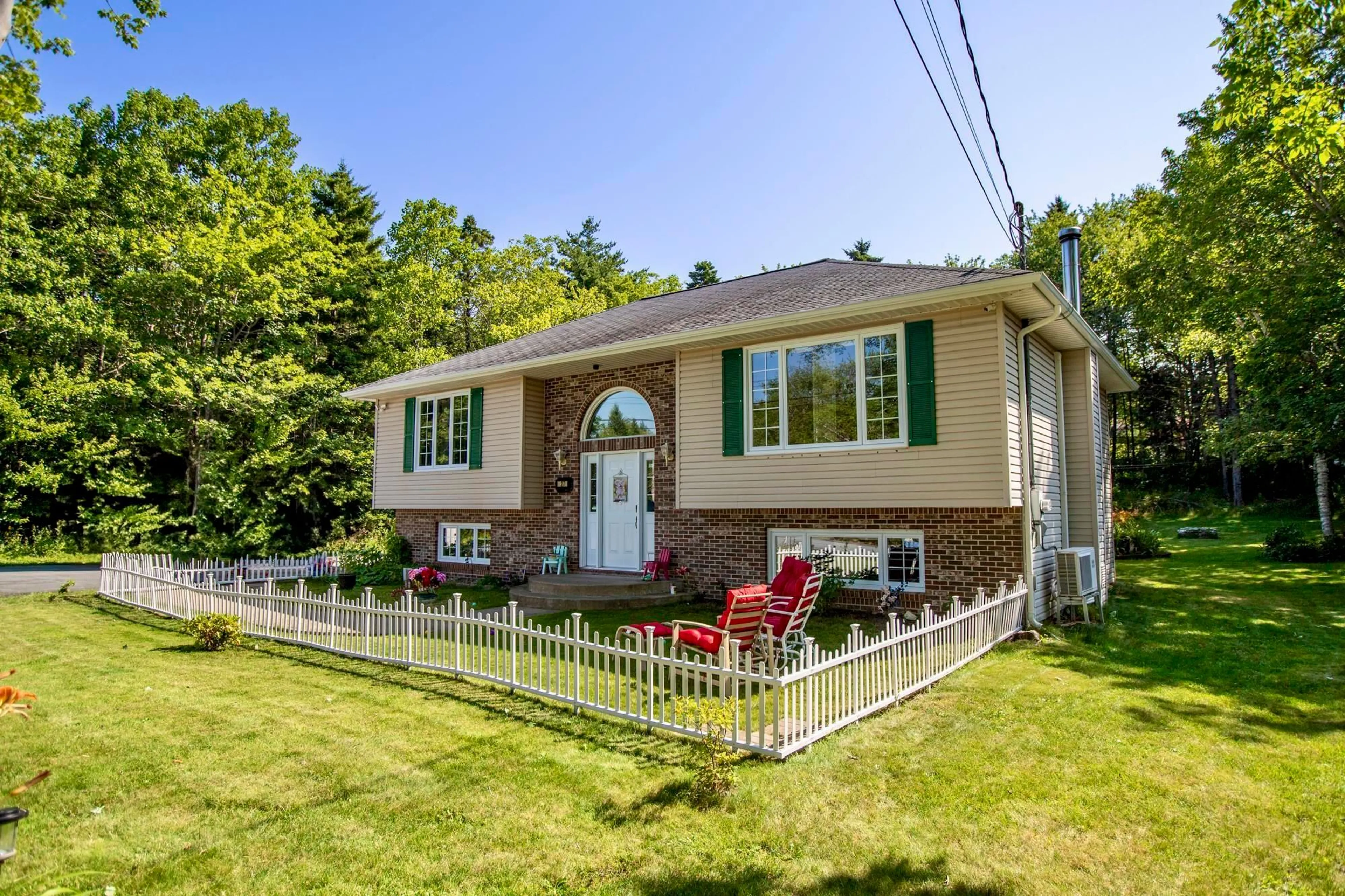Home with vinyl exterior material, unknown for 27 Glenelg Crt, Lake Loon Nova Scotia B2W 6C7