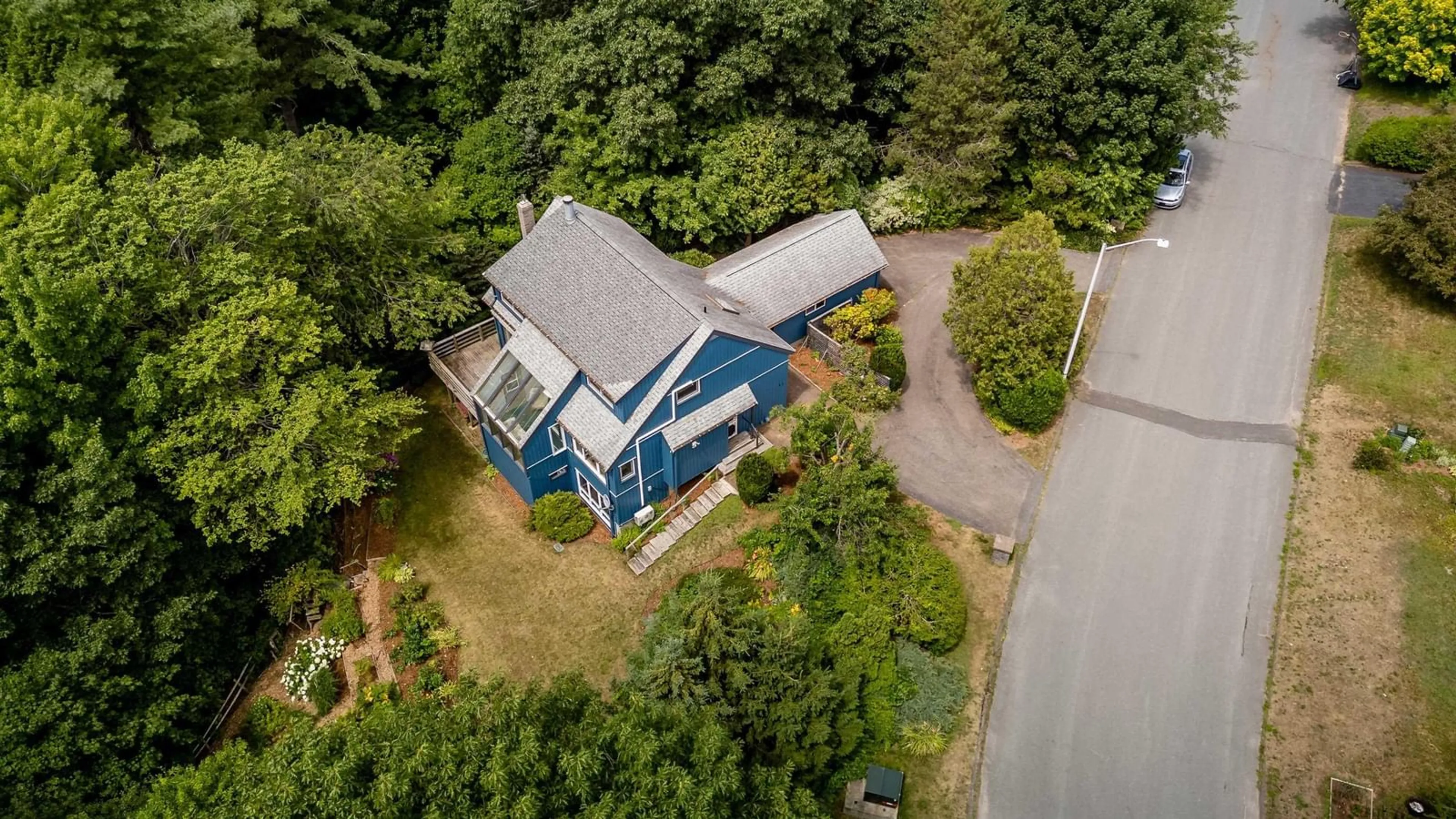 A pic from outside/outdoor area/front of a property/back of a property/a pic from drone, unknown for 41 Cortland Cres, North Kentville Nova Scotia B4N 4X4
