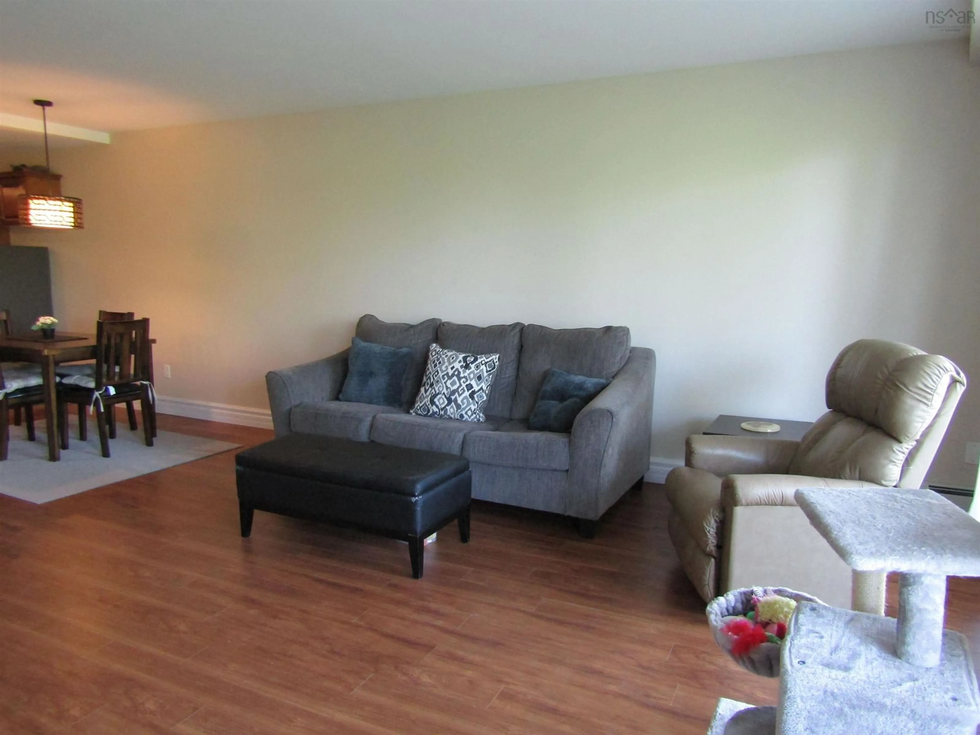 Living room with furniture, wood/laminate floor for 87 Pebblecreek Cres, Dartmouth Nova Scotia B2W 0J9