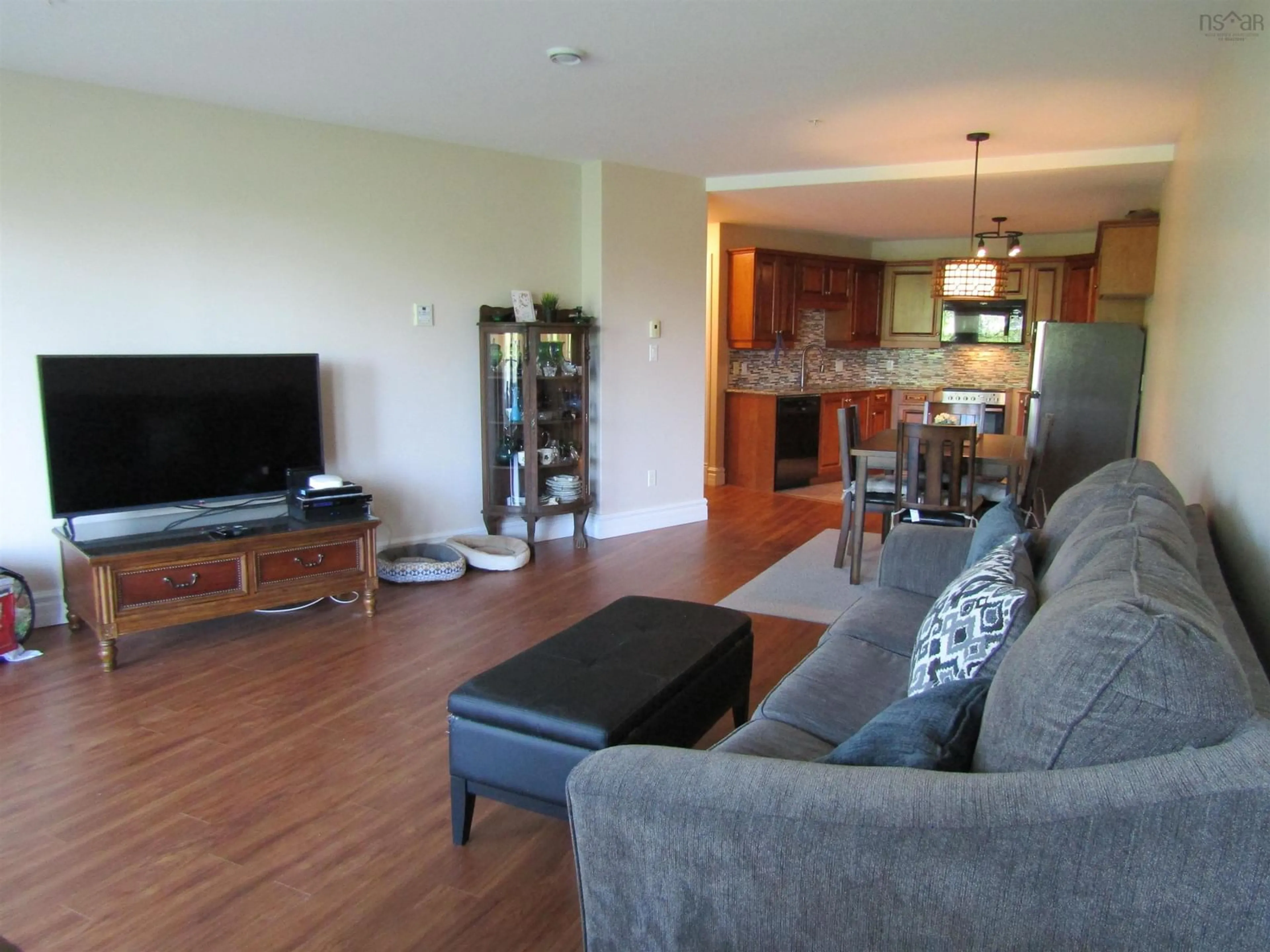 Living room with furniture, wood/laminate floor for 87 Pebblecreek Cres, Dartmouth Nova Scotia B2W 0J9